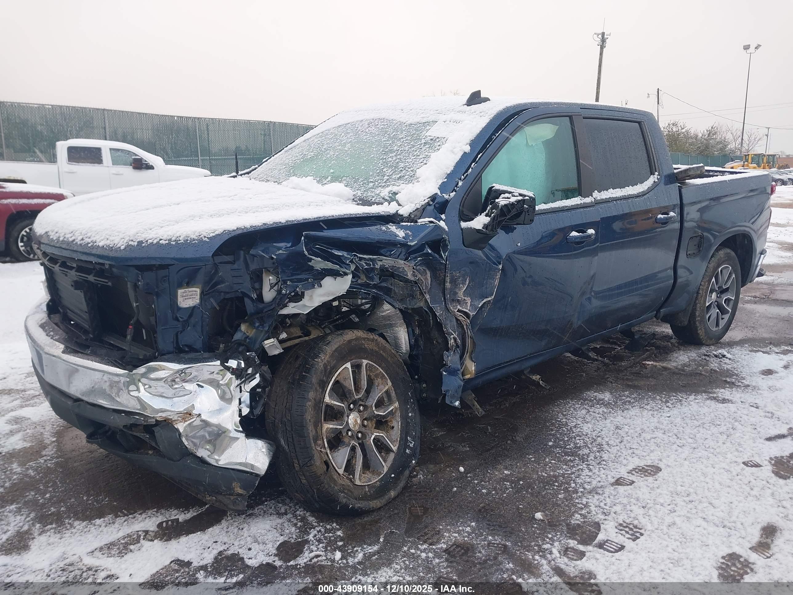 CHEVROLET SILVERADO image 2