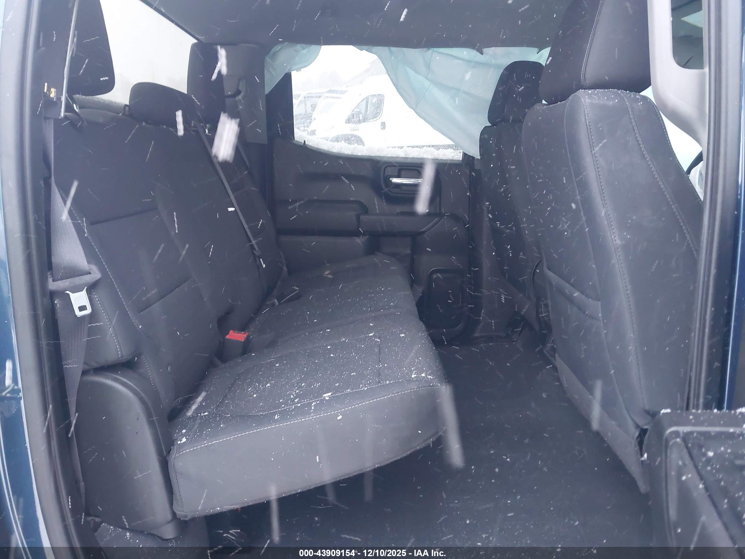 CHEVROLET SILVERADO image 8