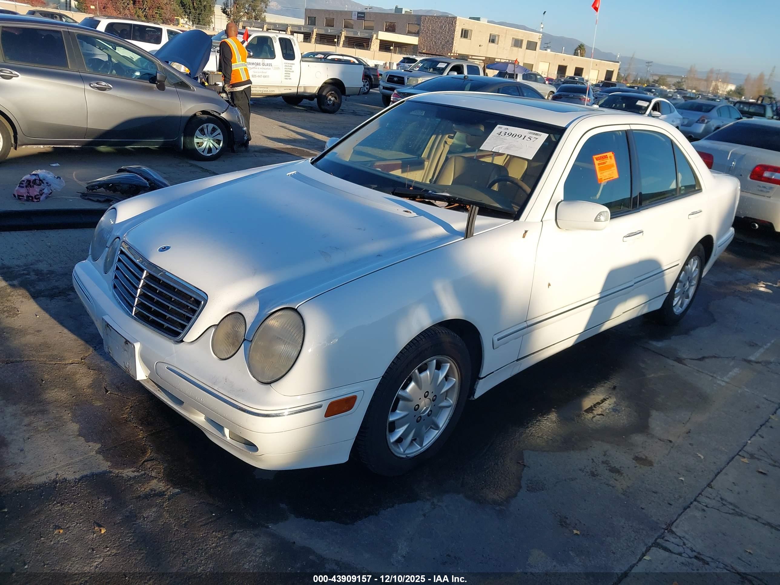 MERCEDES-BENZ E image 2