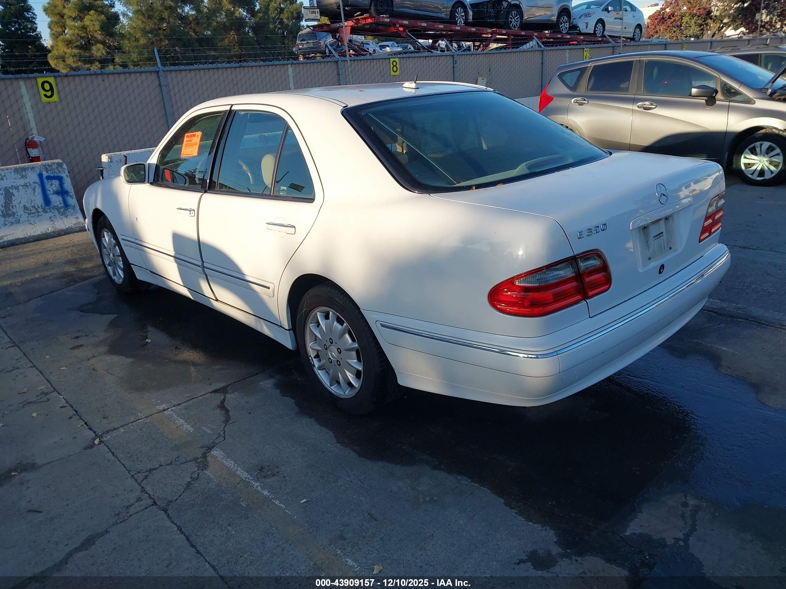 MERCEDES-BENZ E image 3