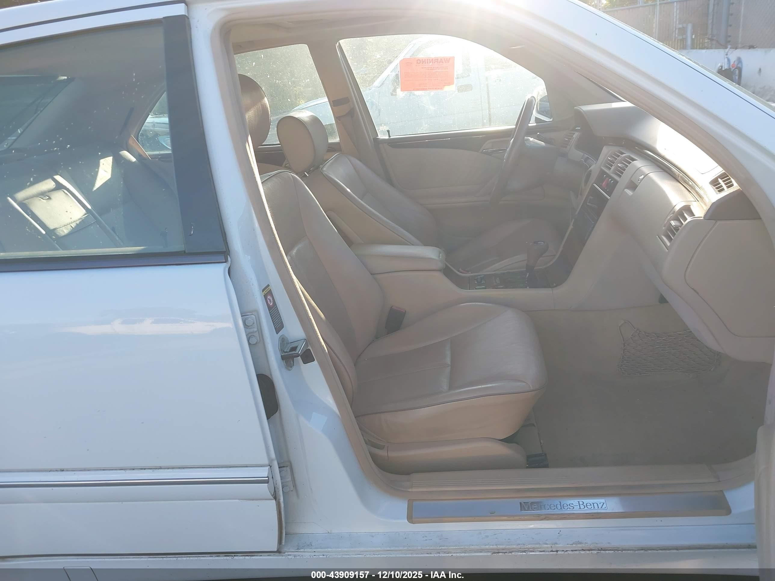 MERCEDES-BENZ E image 5