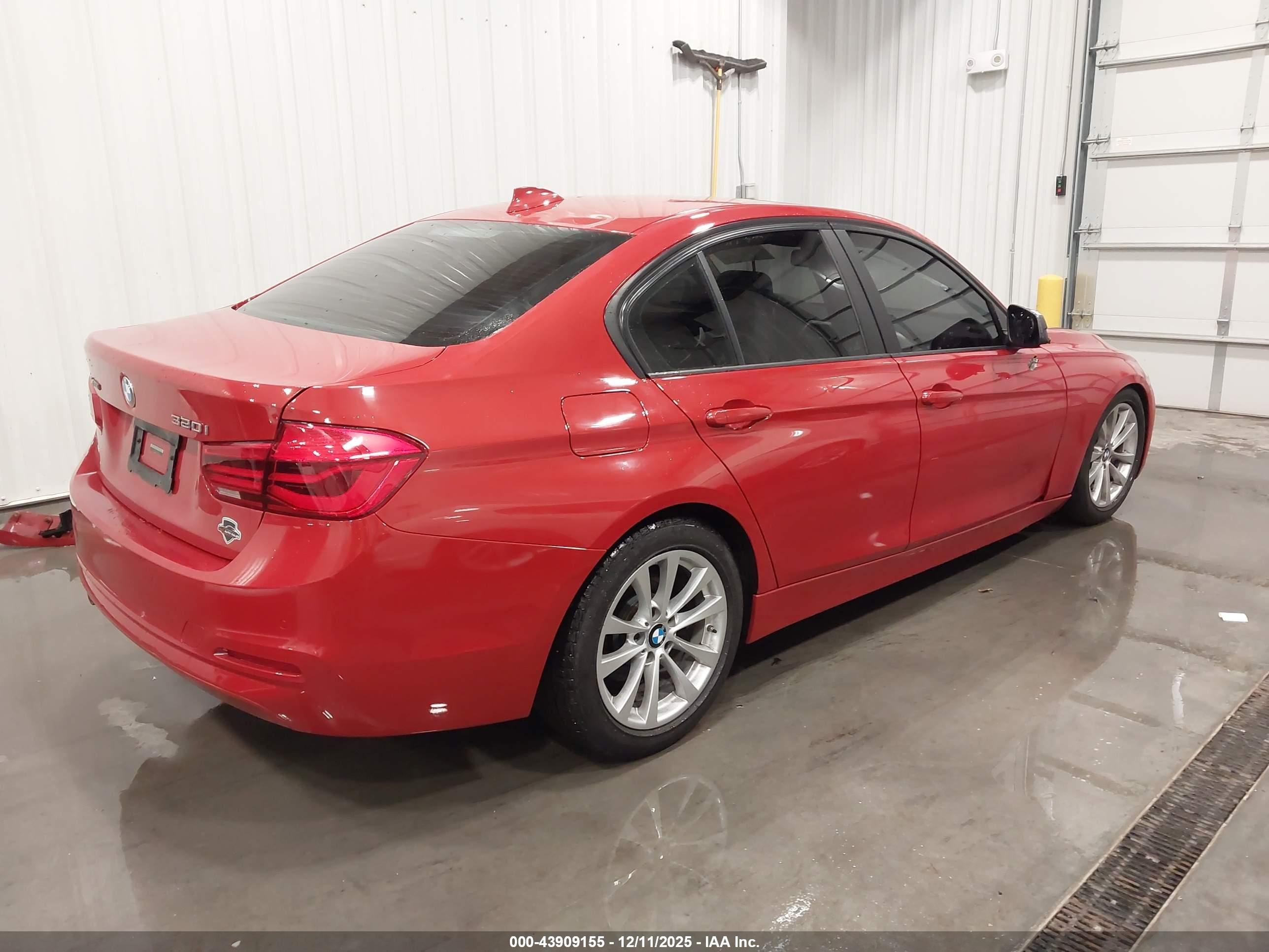 BMW 320I image 4
