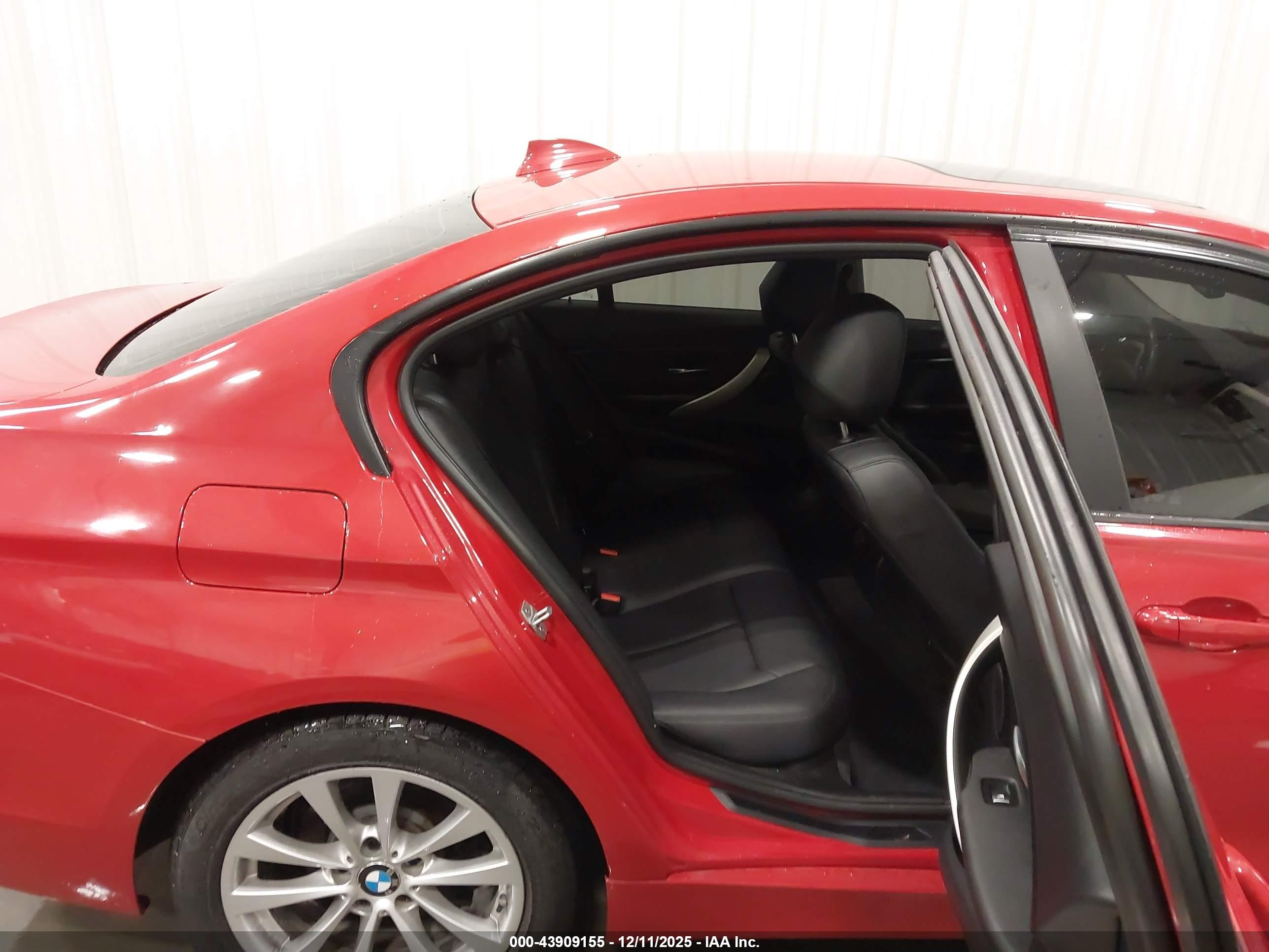 BMW 320I image 8