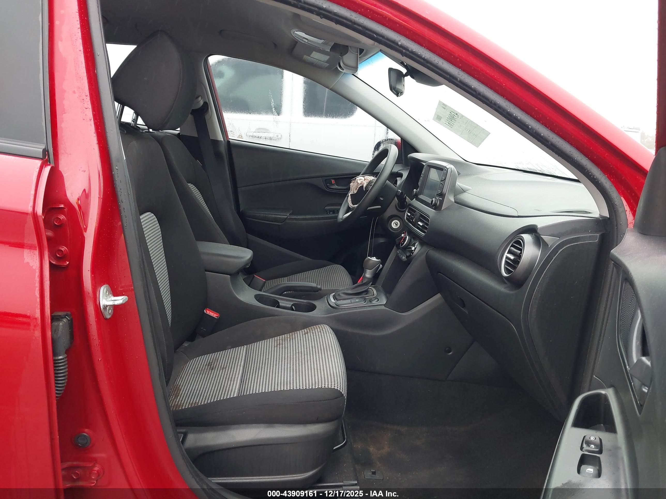 HYUNDAI KONA image 5