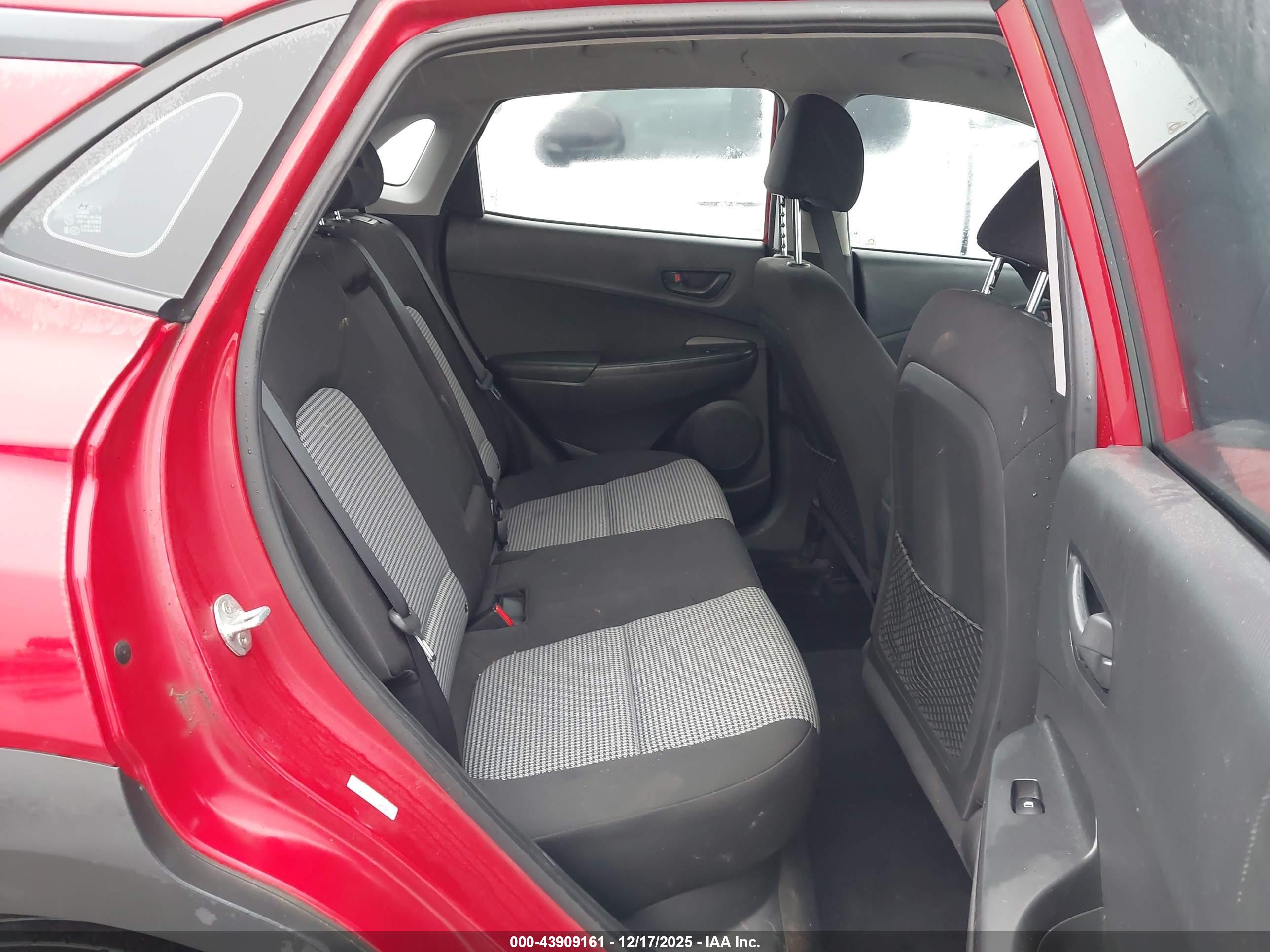 HYUNDAI KONA image 8
