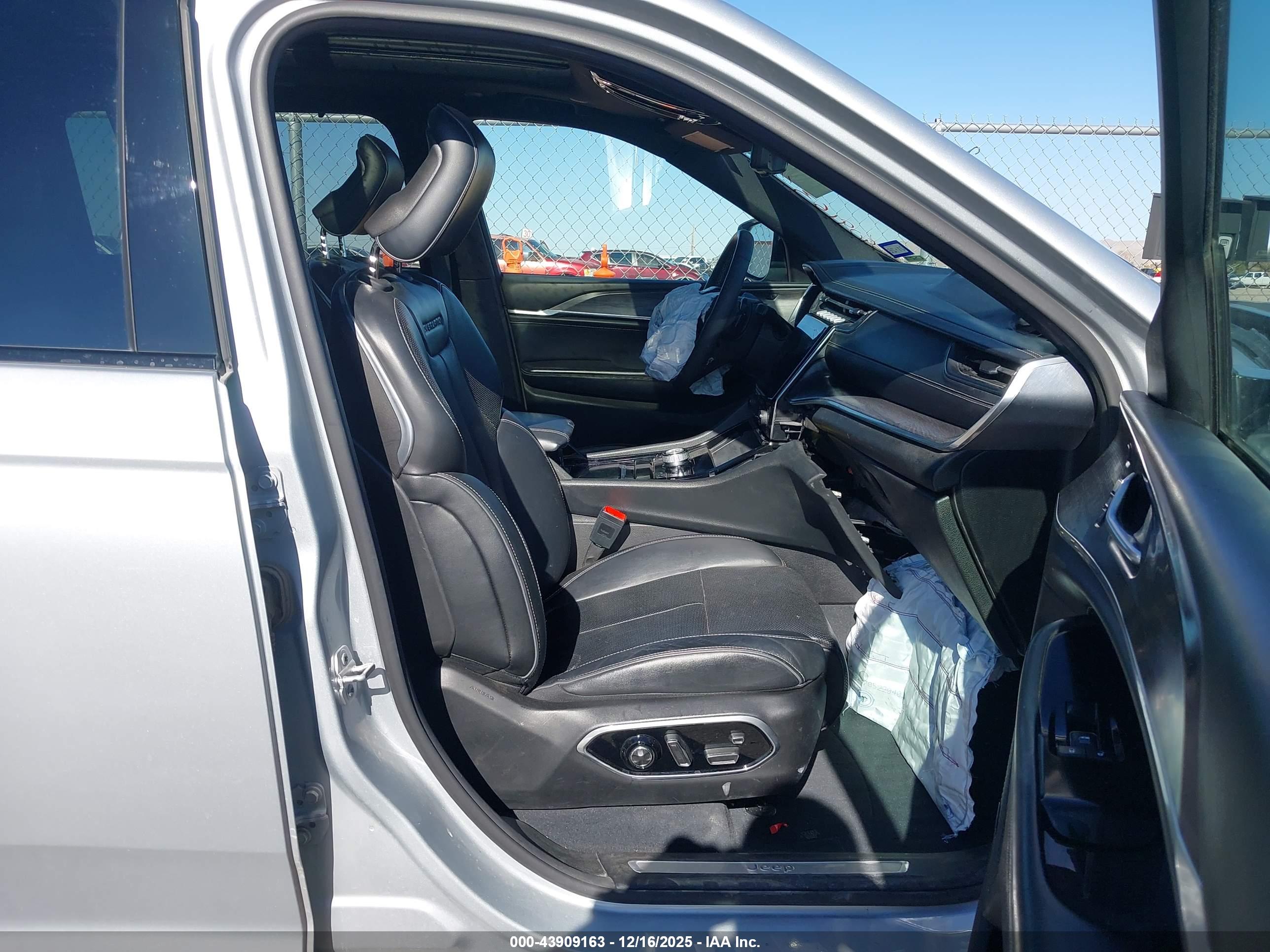 JEEP GRAND image 5