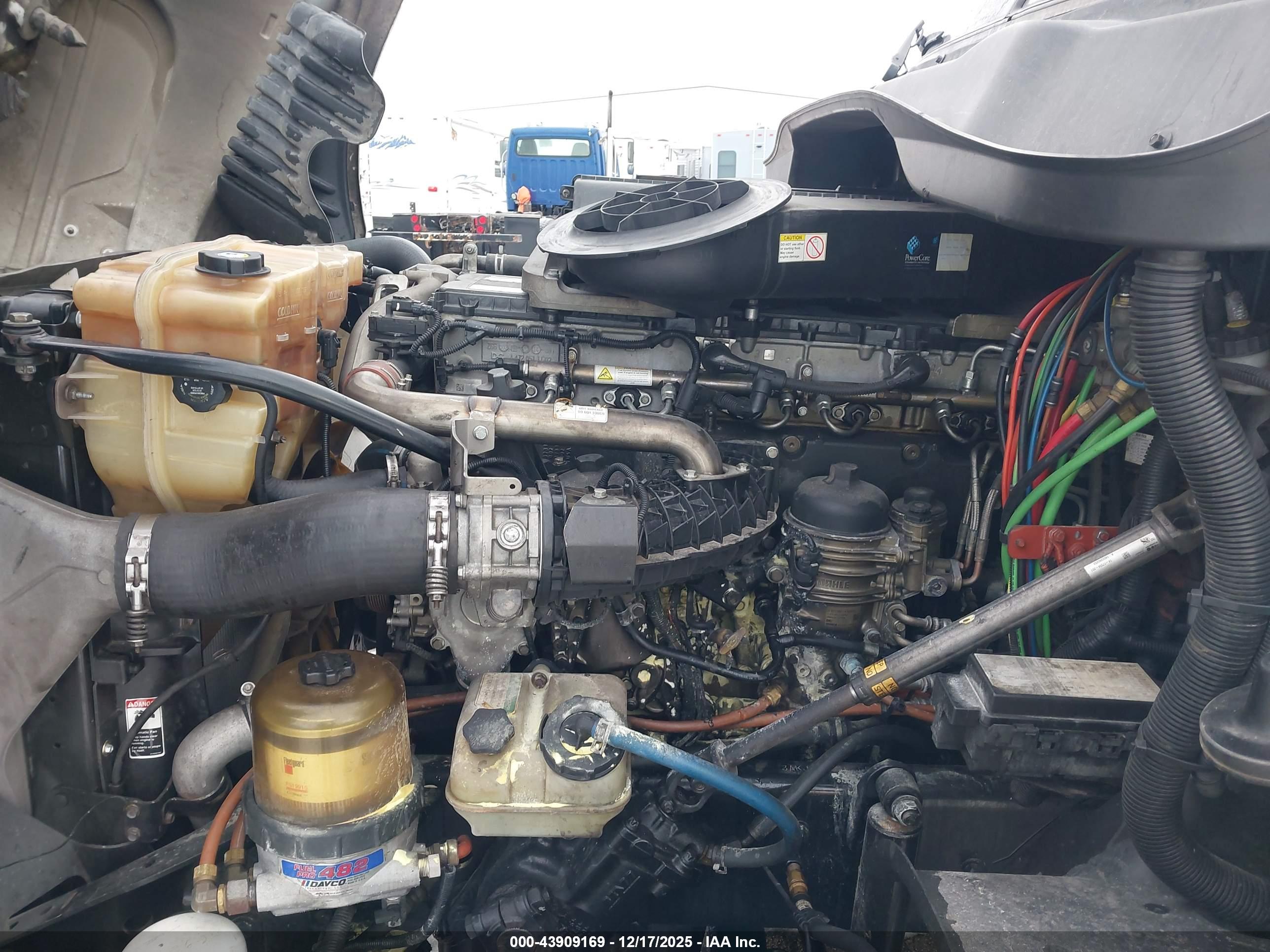 FREIGHTLINER CASCADIA image 10
