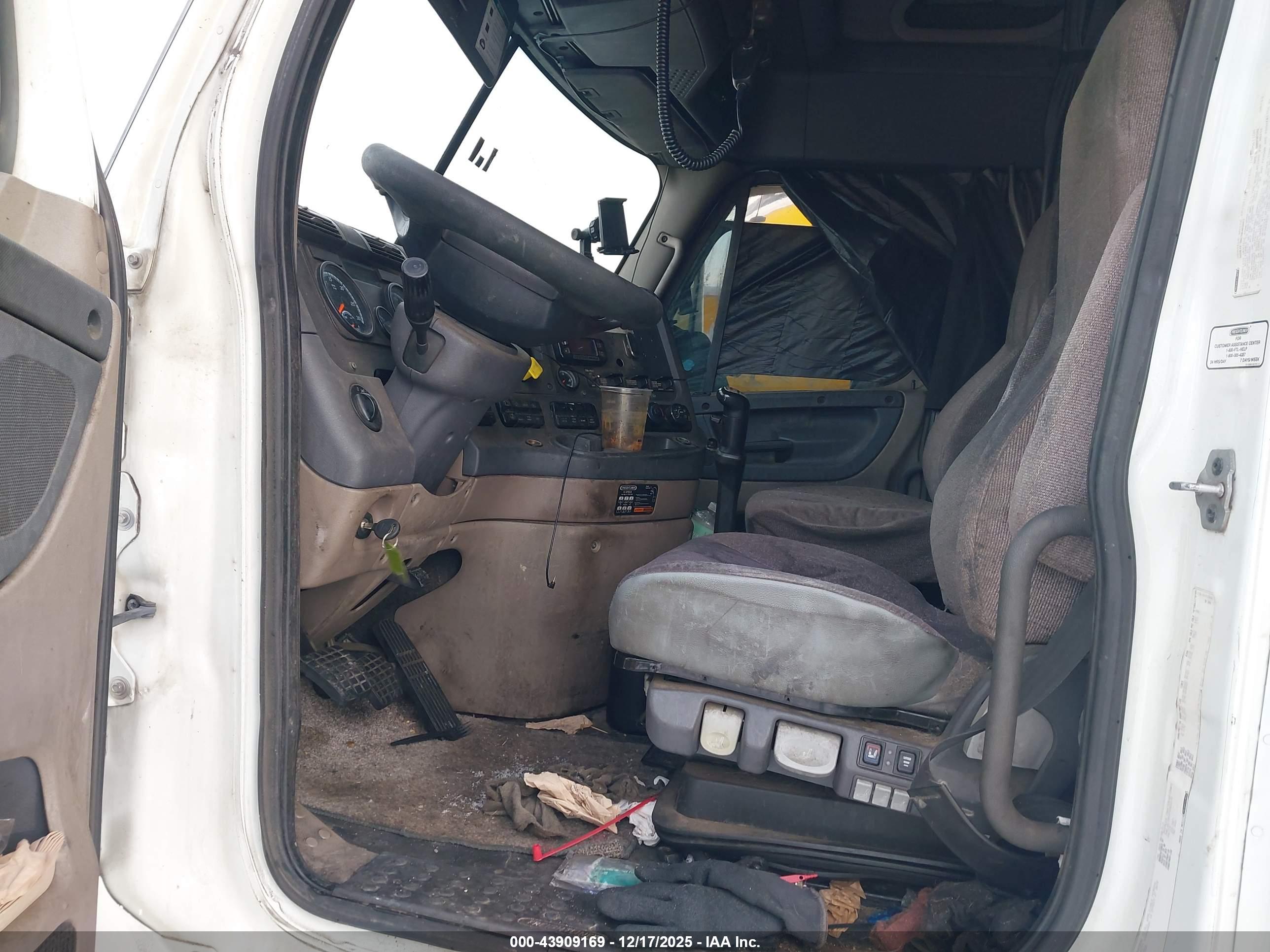 FREIGHTLINER CASCADIA image 5