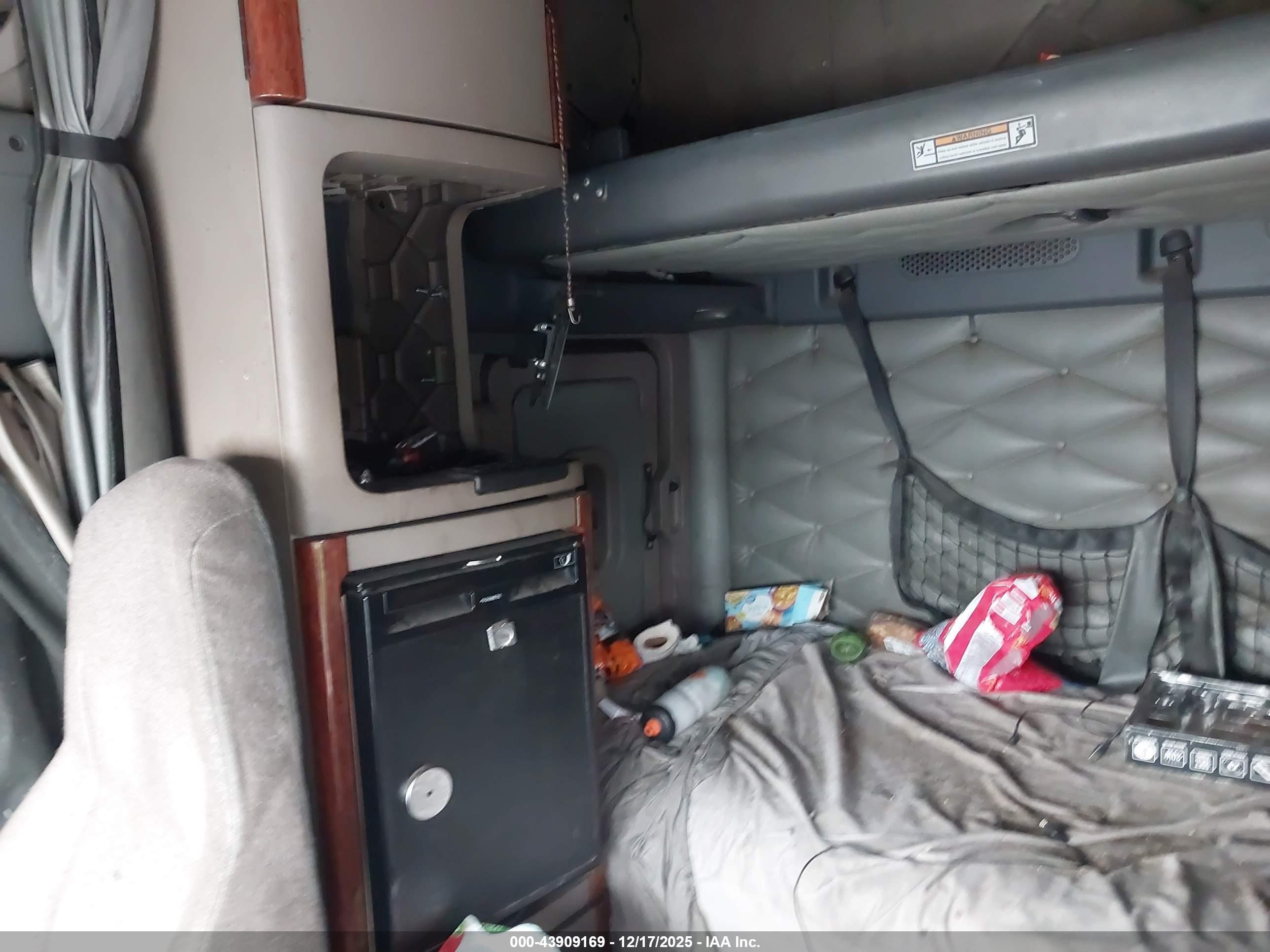 FREIGHTLINER CASCADIA image 8