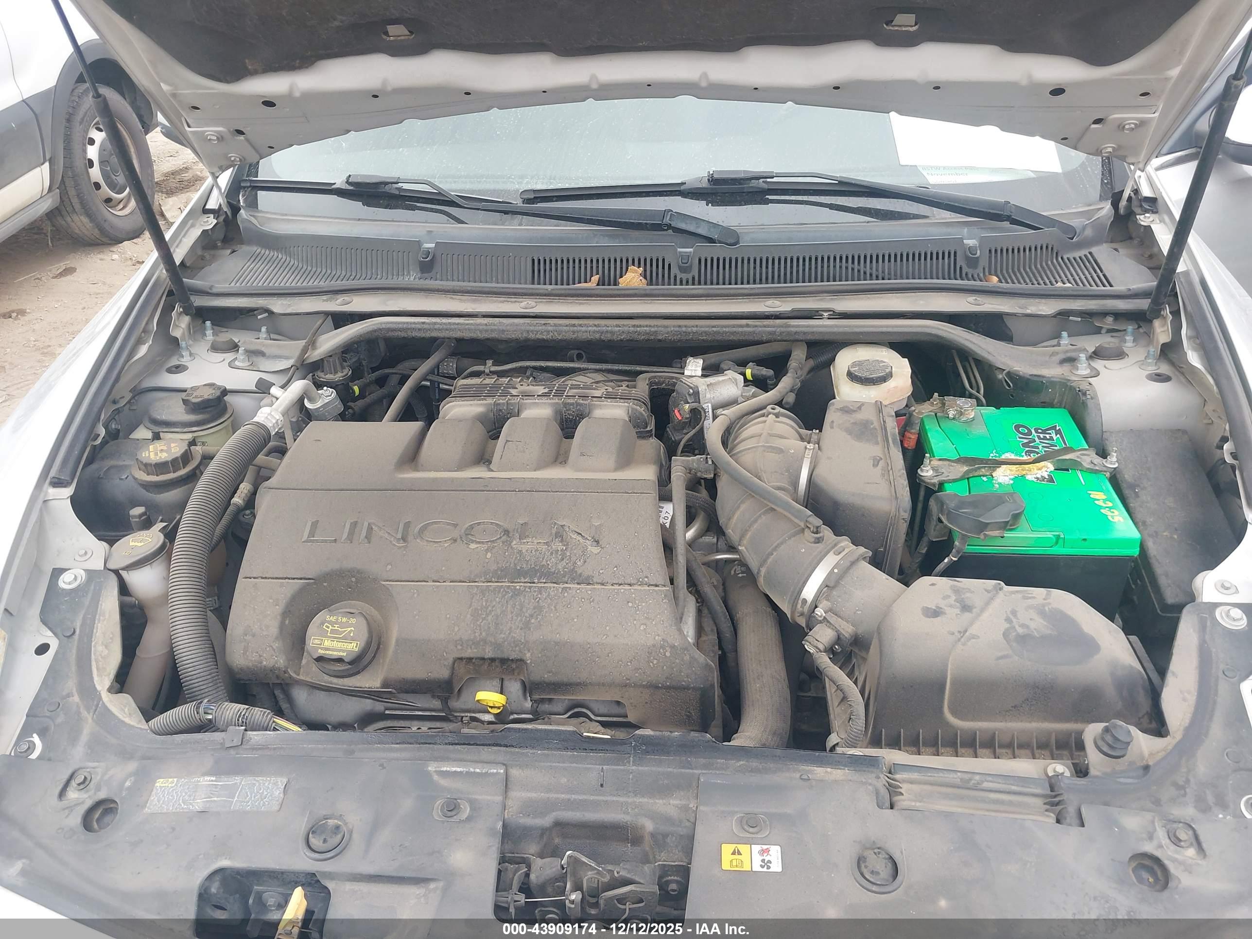 LINCOLN MKS image 10