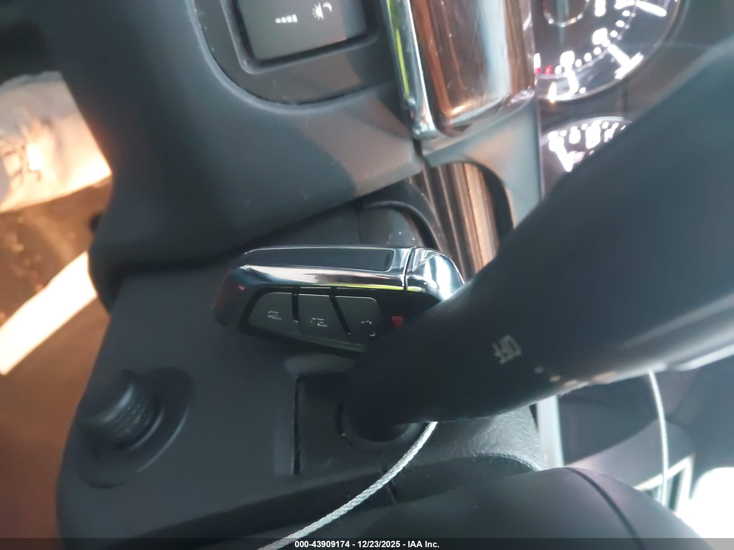 LINCOLN MKS image 11