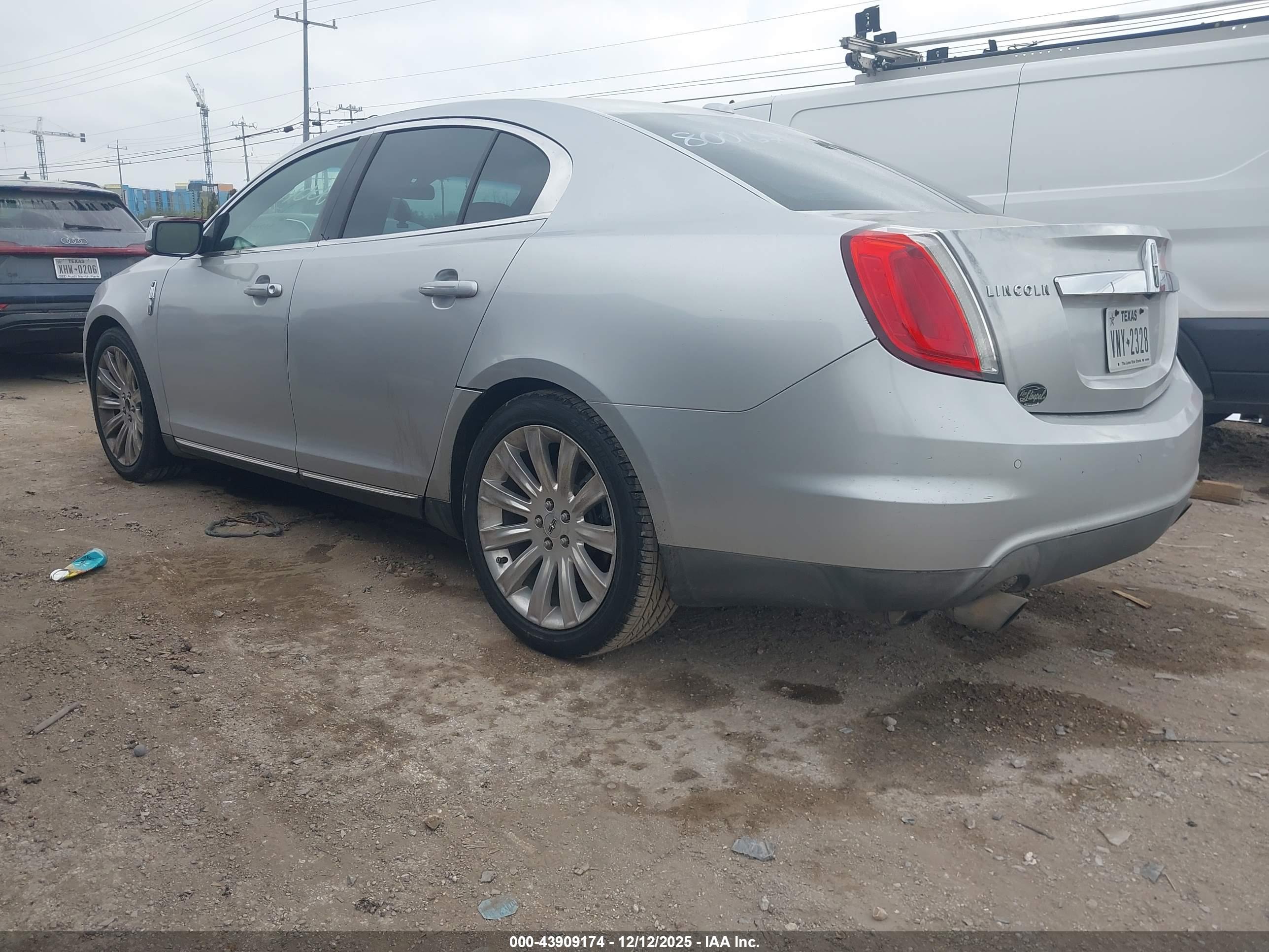 LINCOLN MKS image 3