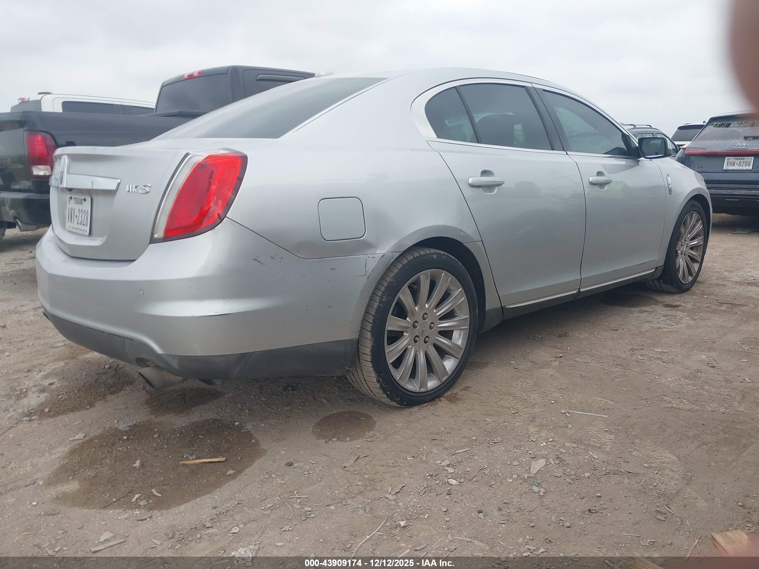 LINCOLN MKS image 4