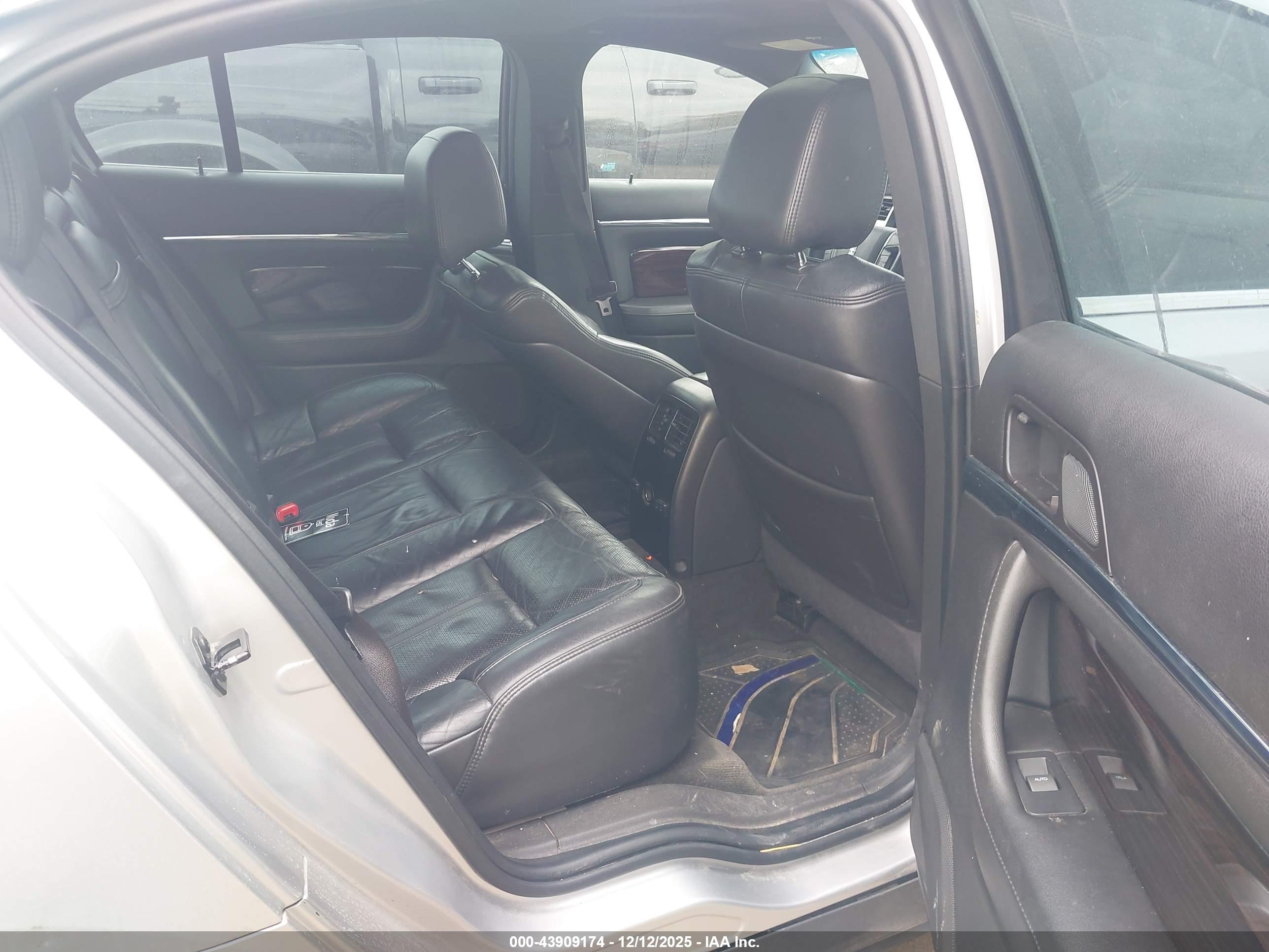 LINCOLN MKS image 8