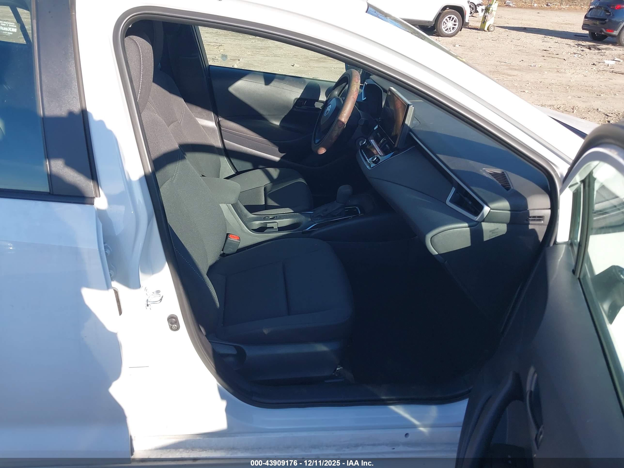 TOYOTA COROLLA image 5