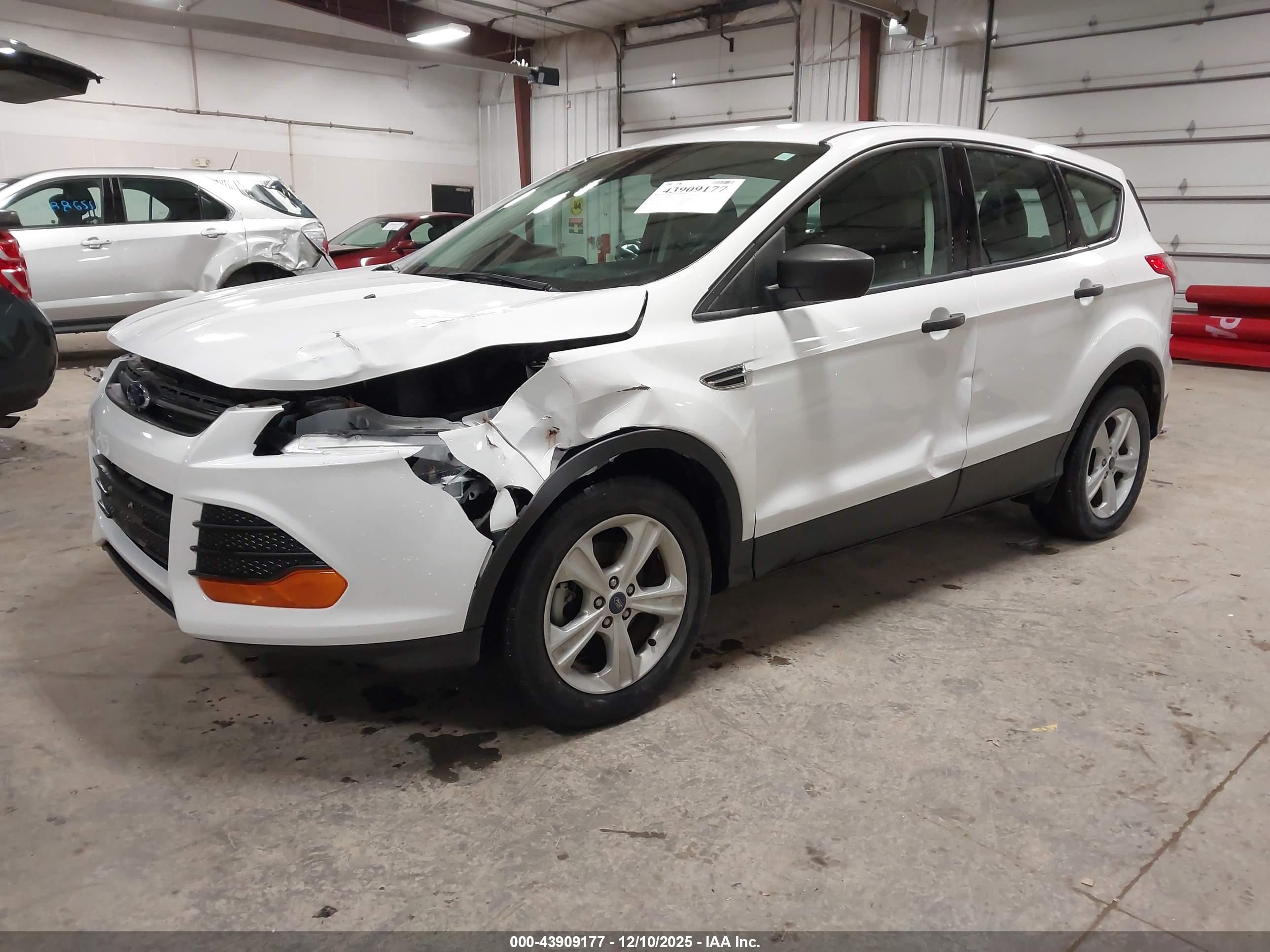 FORD ESCAPE image 2