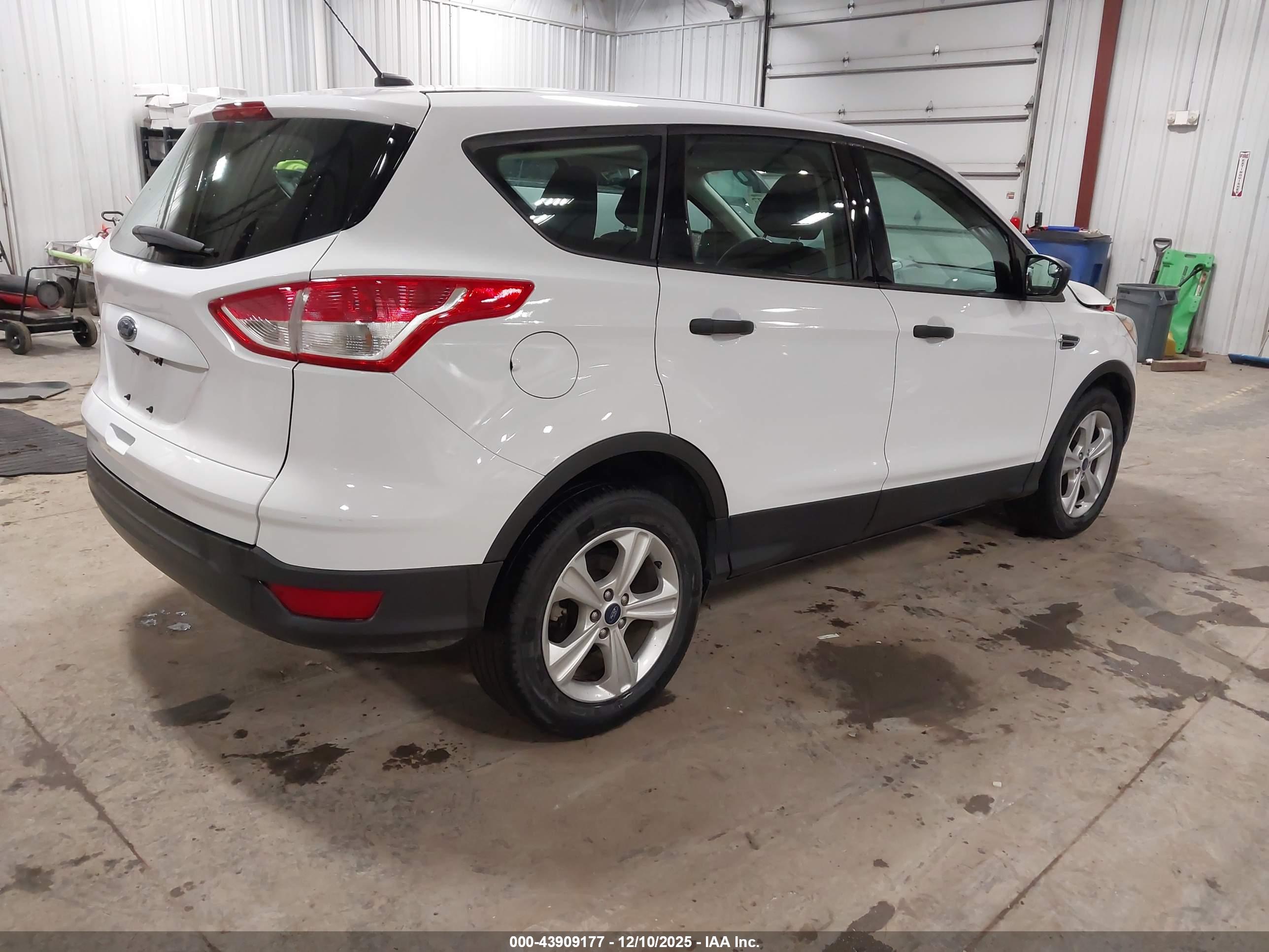 FORD ESCAPE image 4