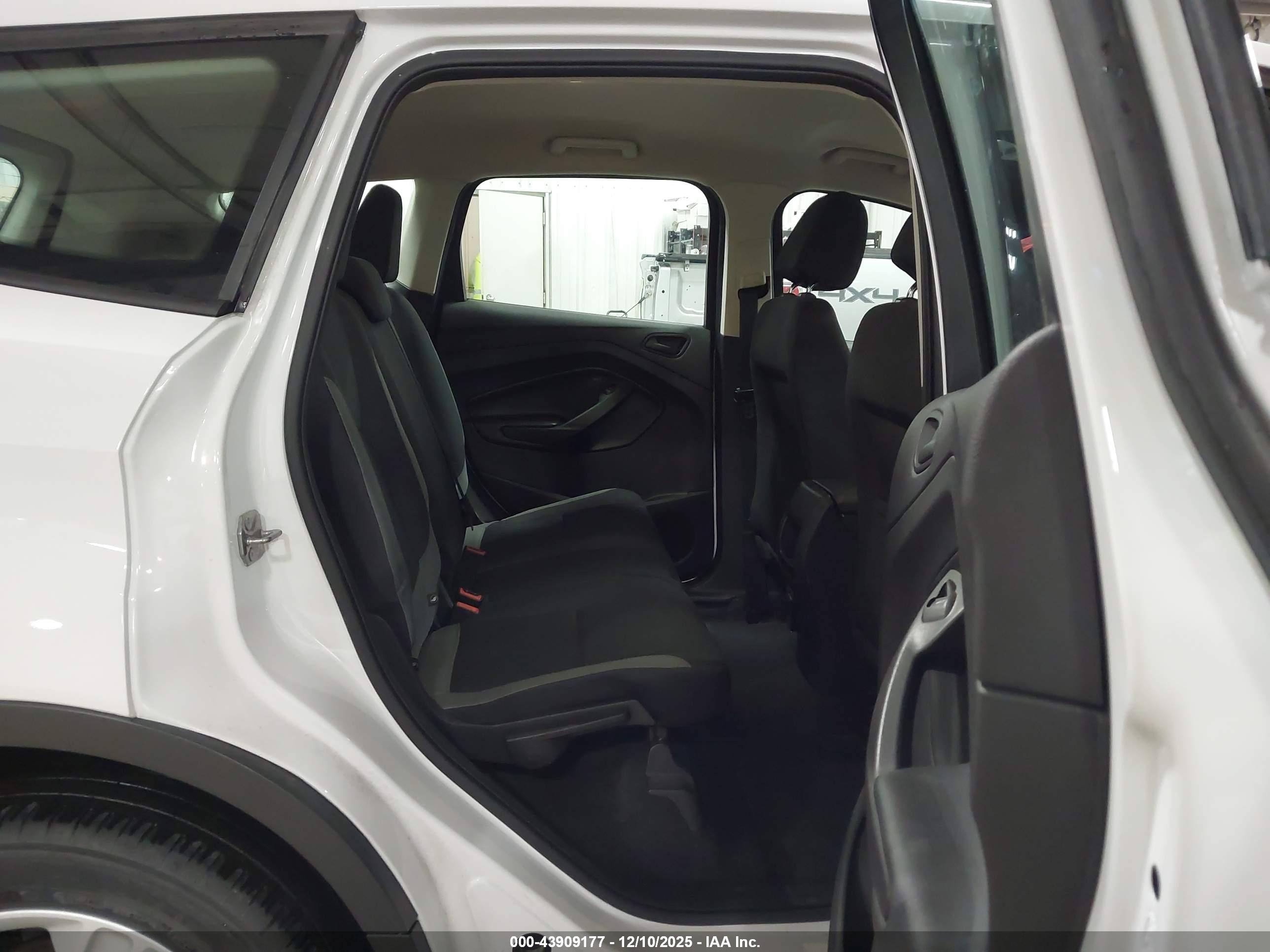 FORD ESCAPE image 8