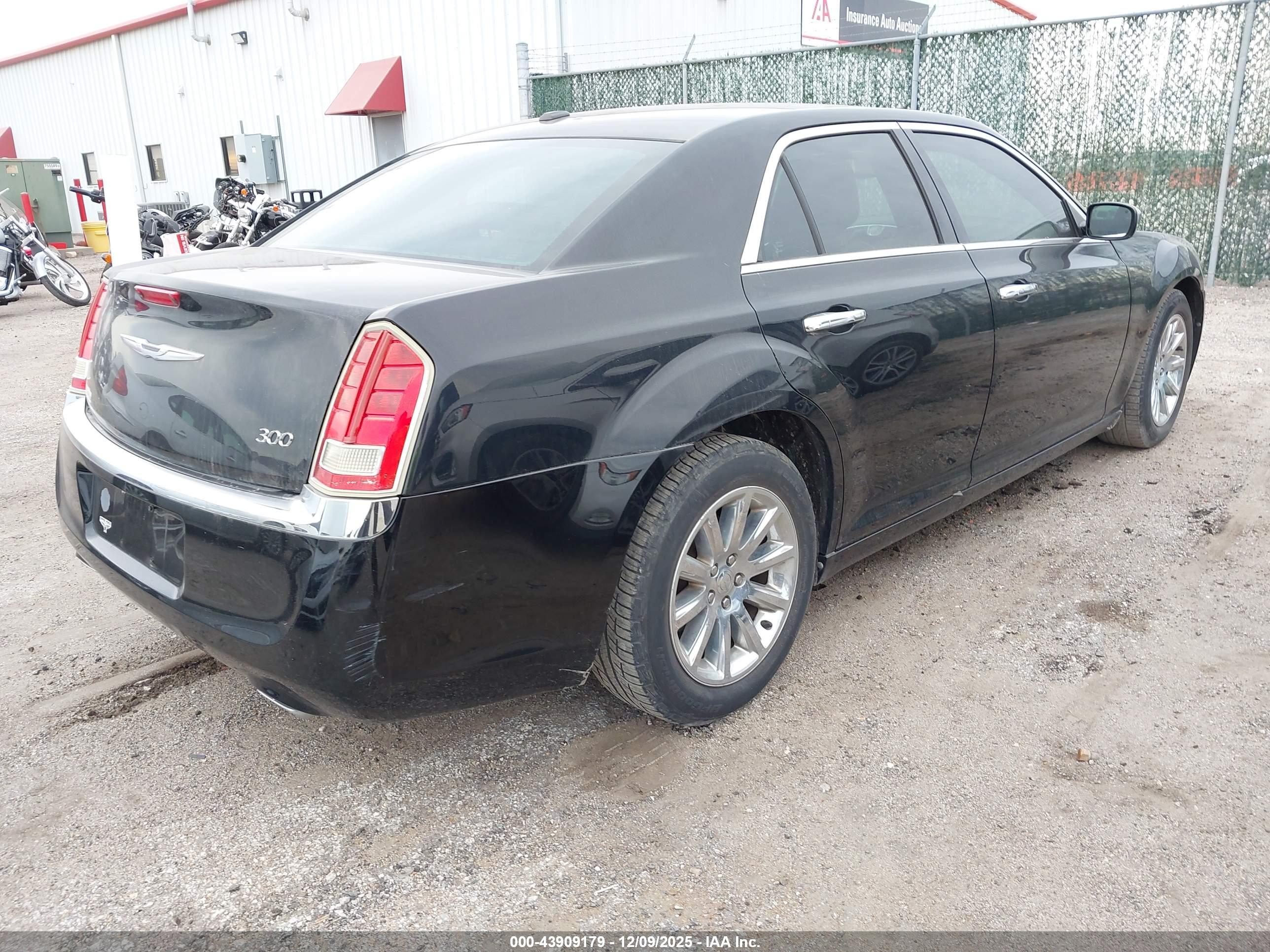 CHRYSLER 300 image 4