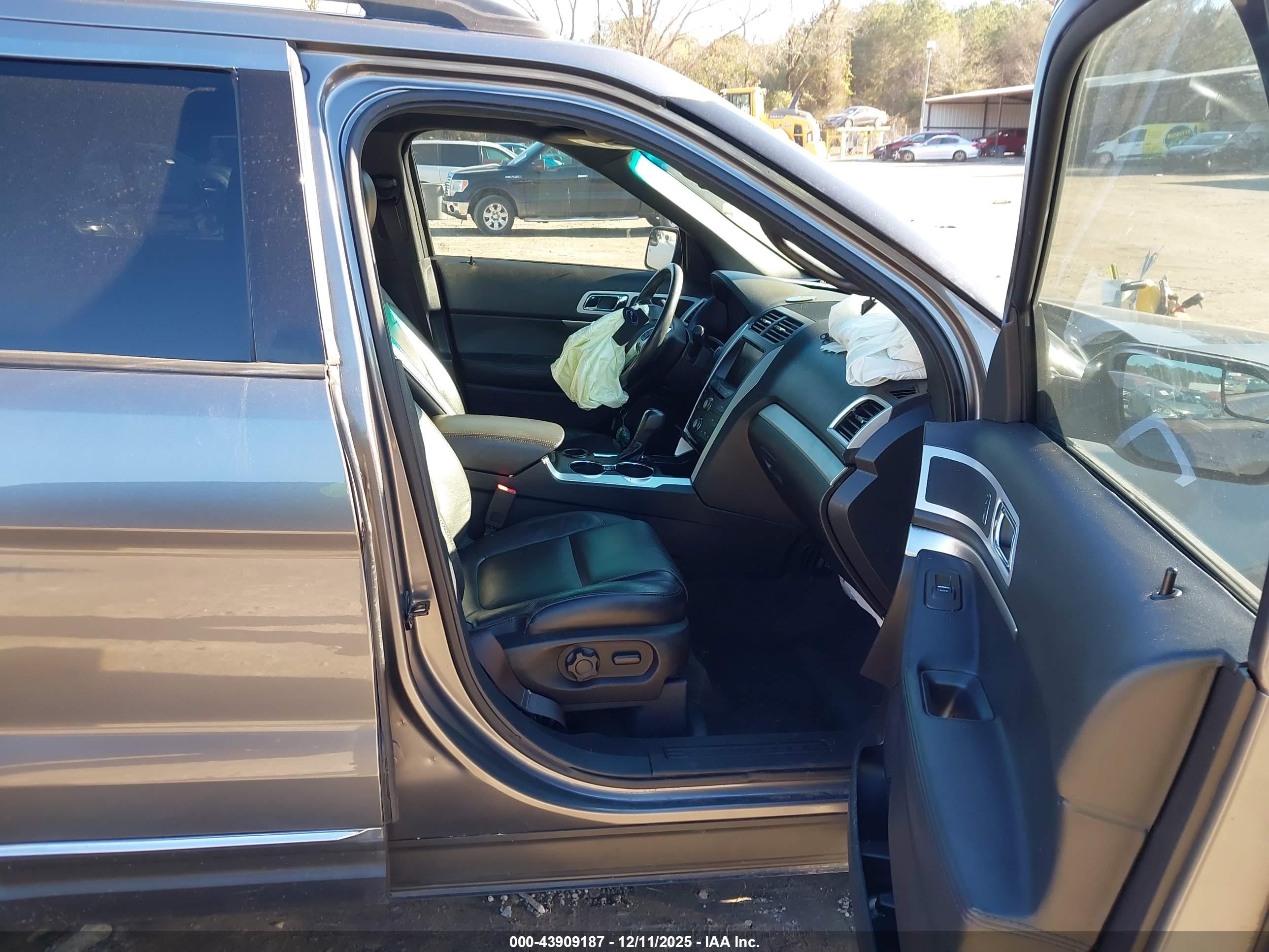FORD EXPLORER image 5