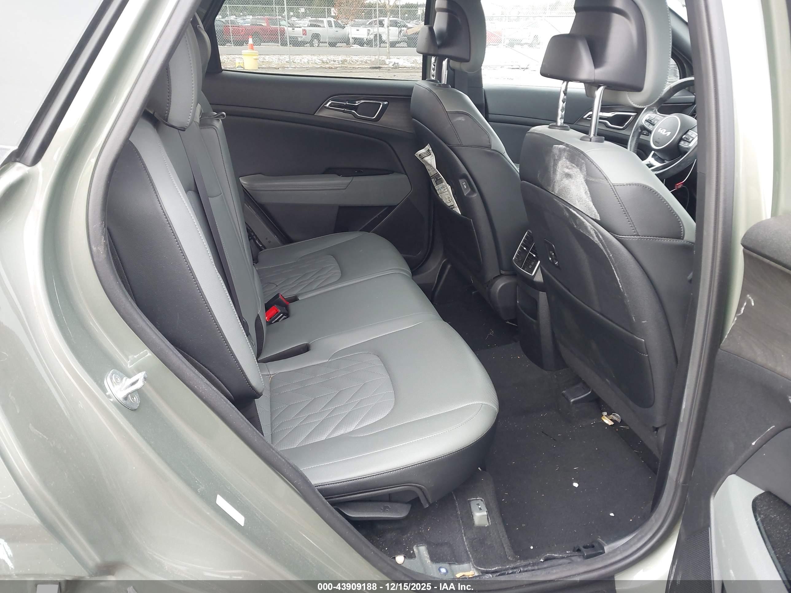 KIA SPORTAGE image 8