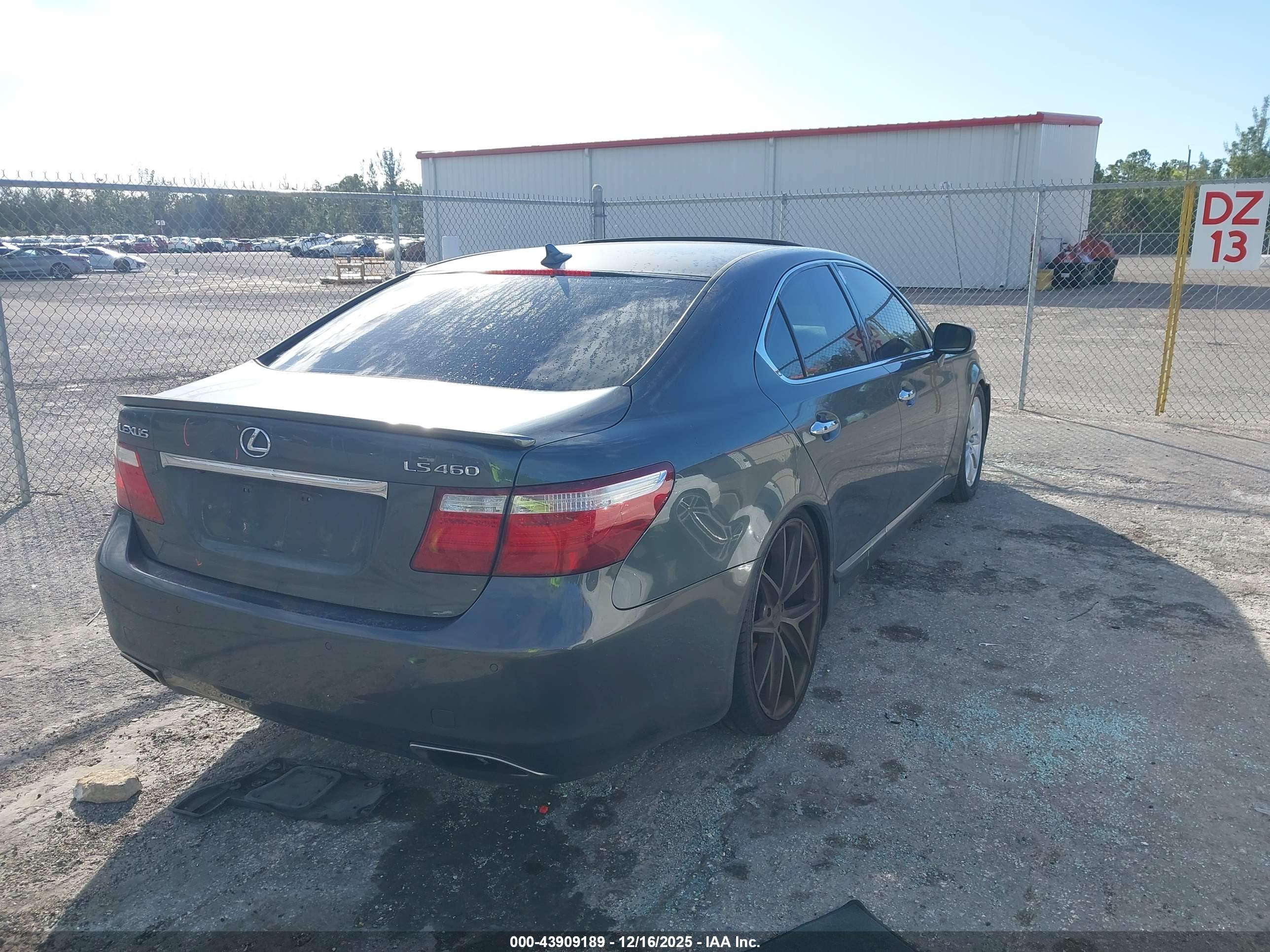 LEXUS LS image 4