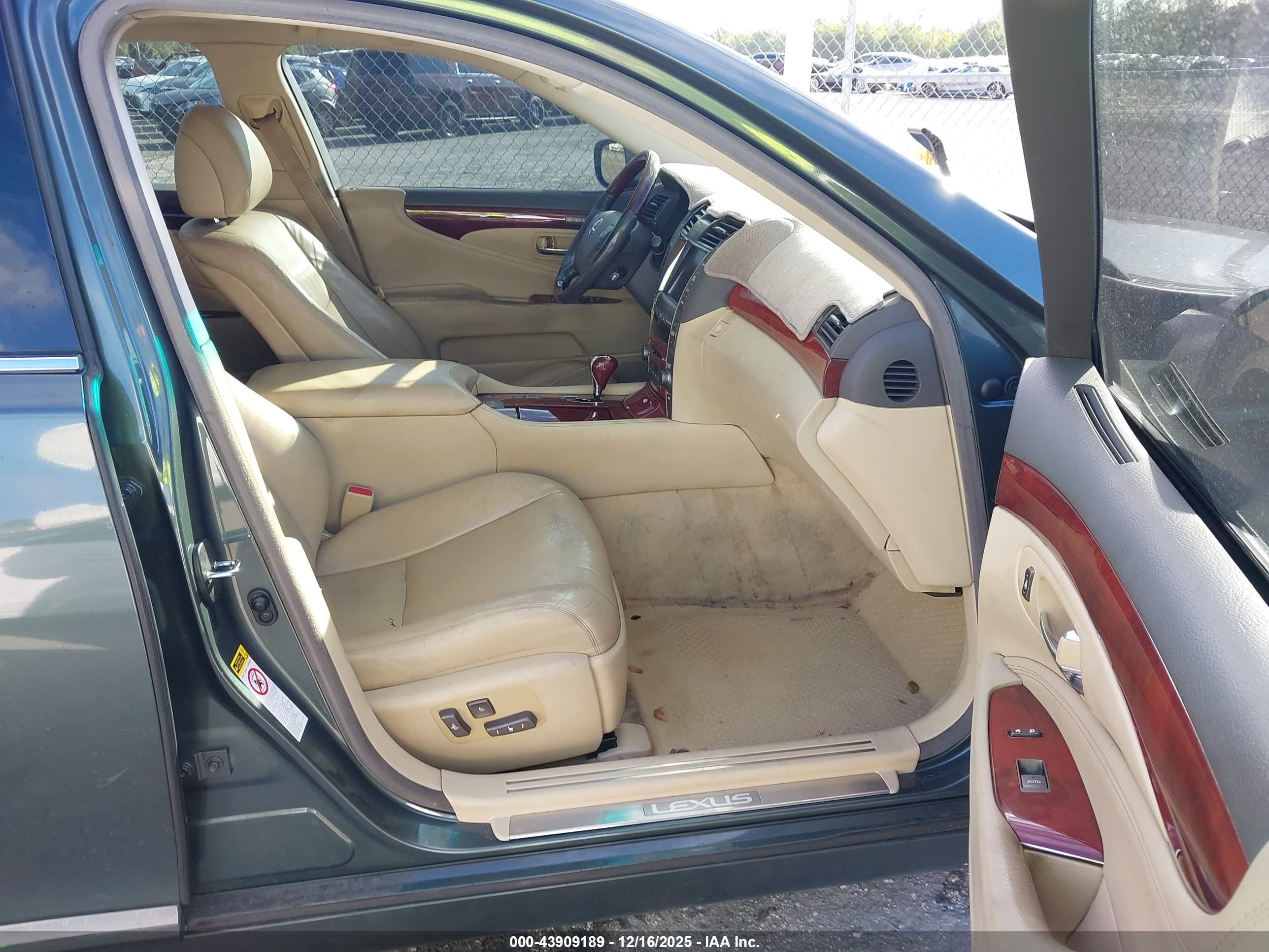 LEXUS LS image 5