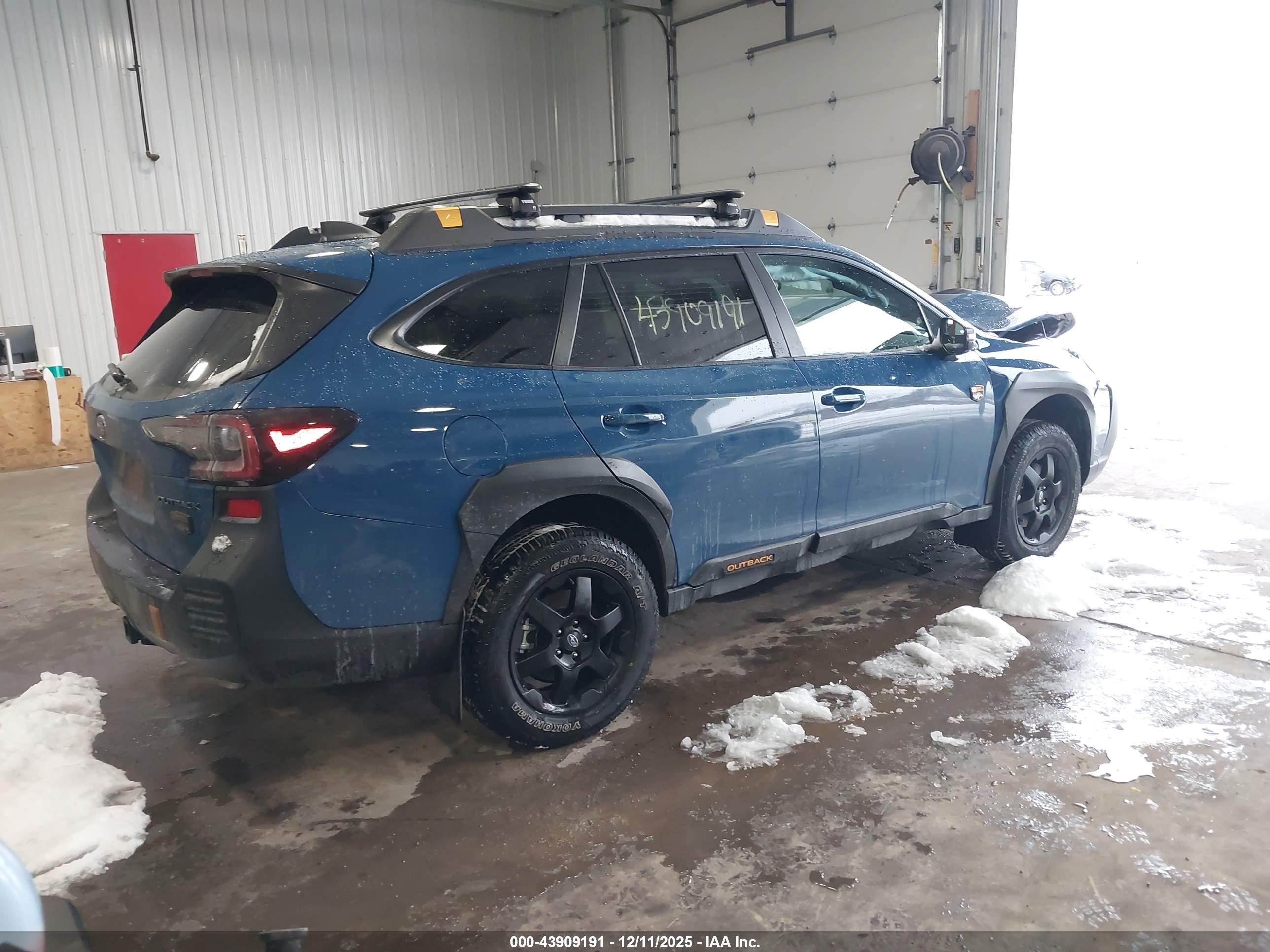 SUBARU OUTBACK image 4