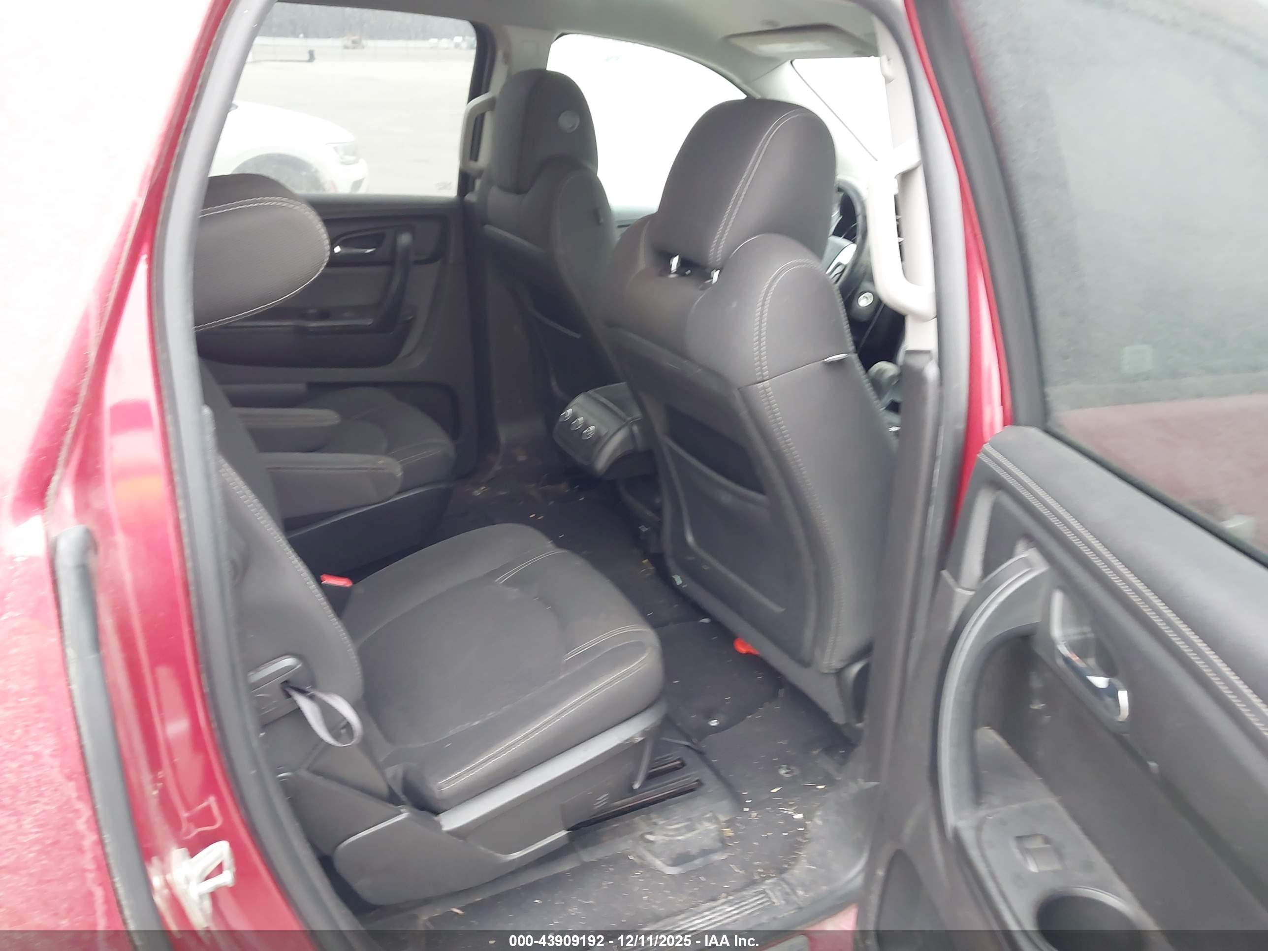 GMC ACADIA image 8
