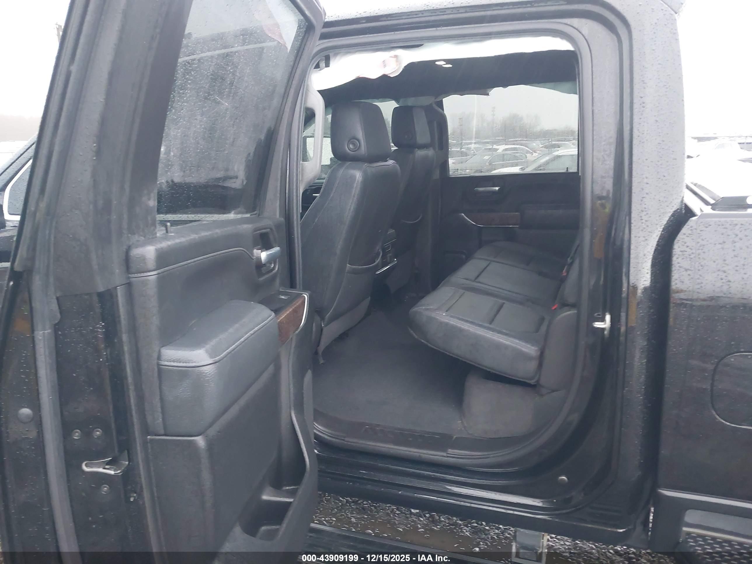 GMC SIERRA image 7