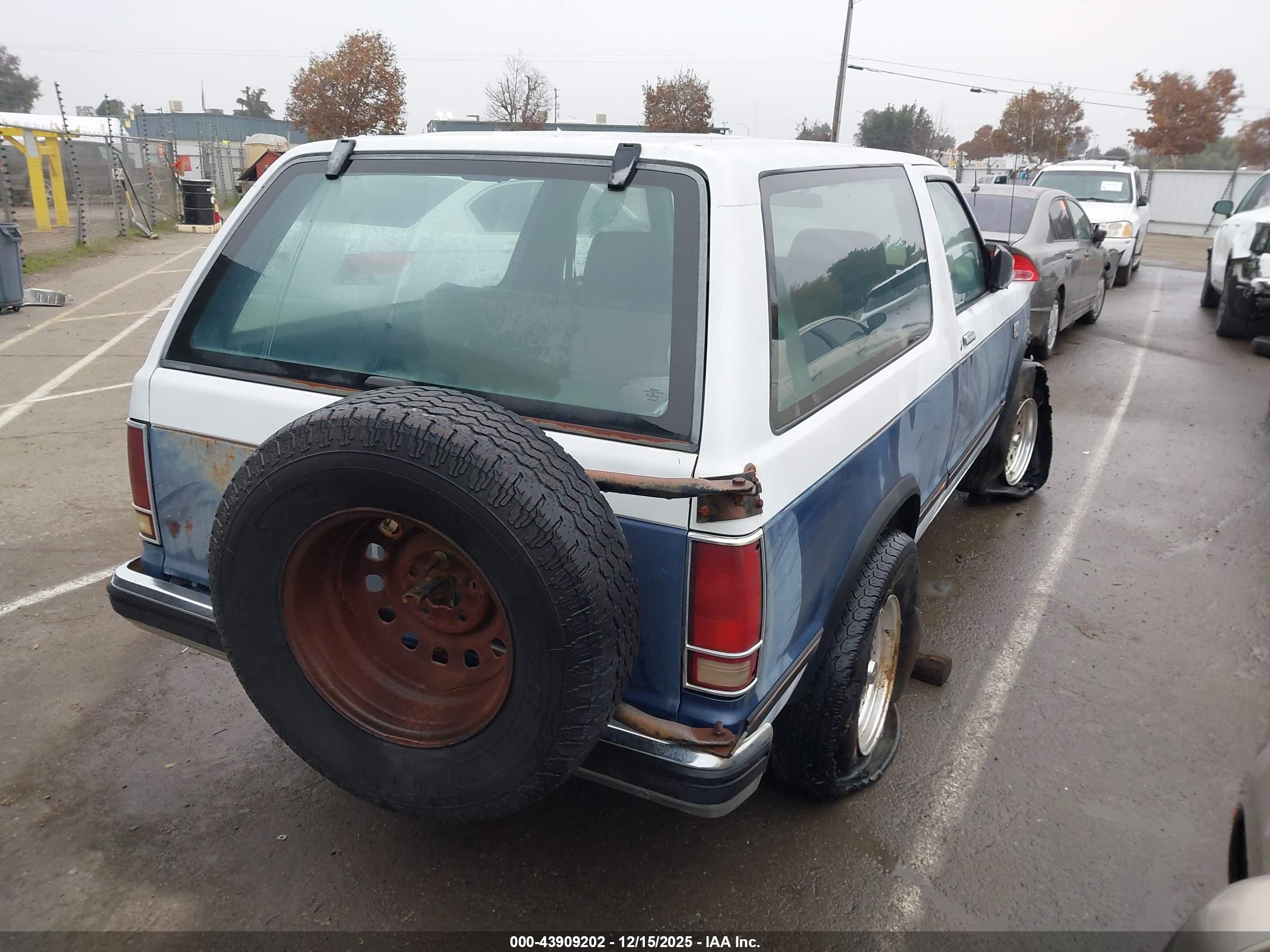 CHEVROLET BLAZER image 4