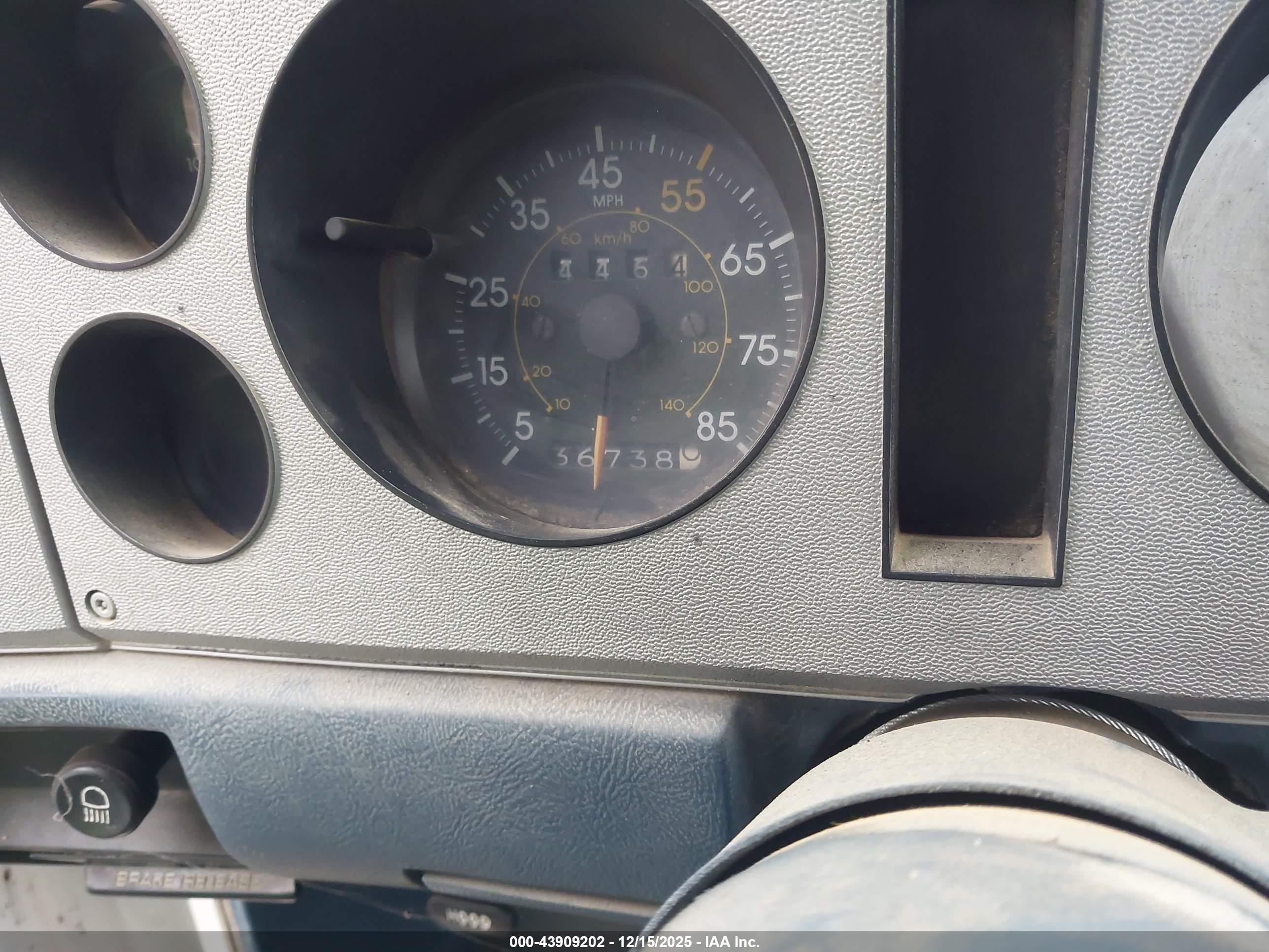 CHEVROLET BLAZER image 7