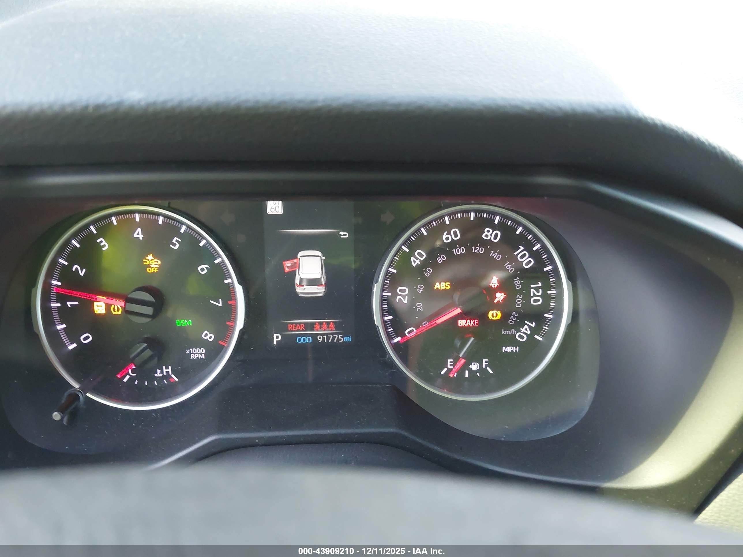 TOYOTA RAV4 image 7