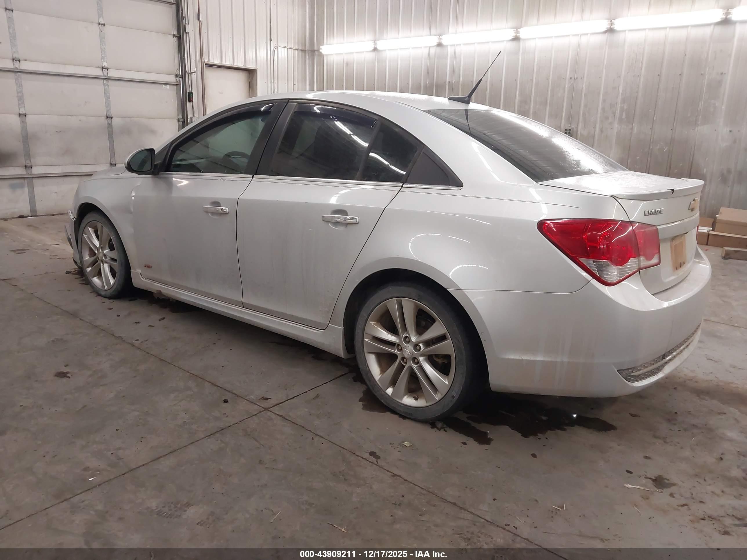 CHEVROLET CRUZE image 3