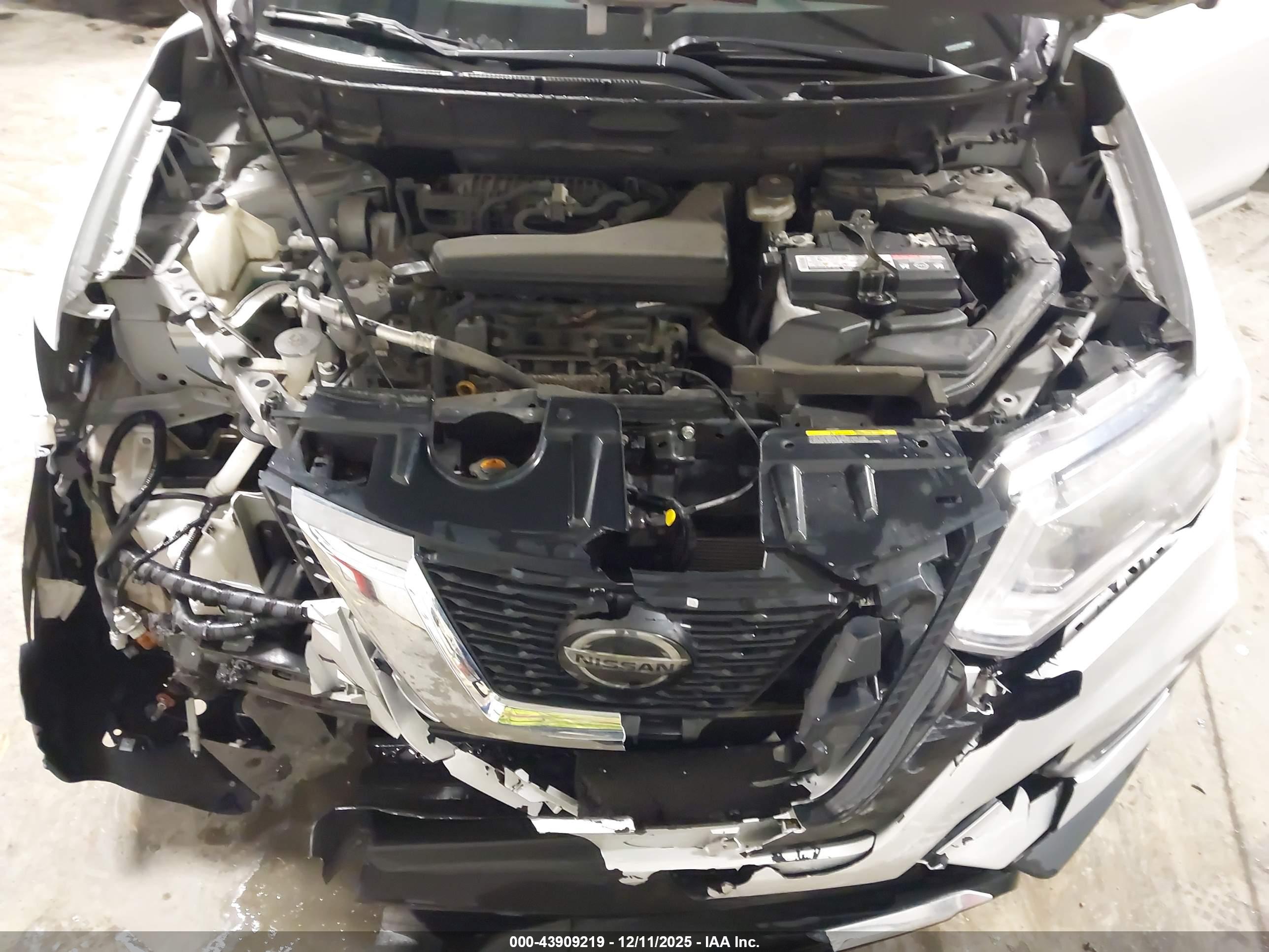 NISSAN ROGUE image 10