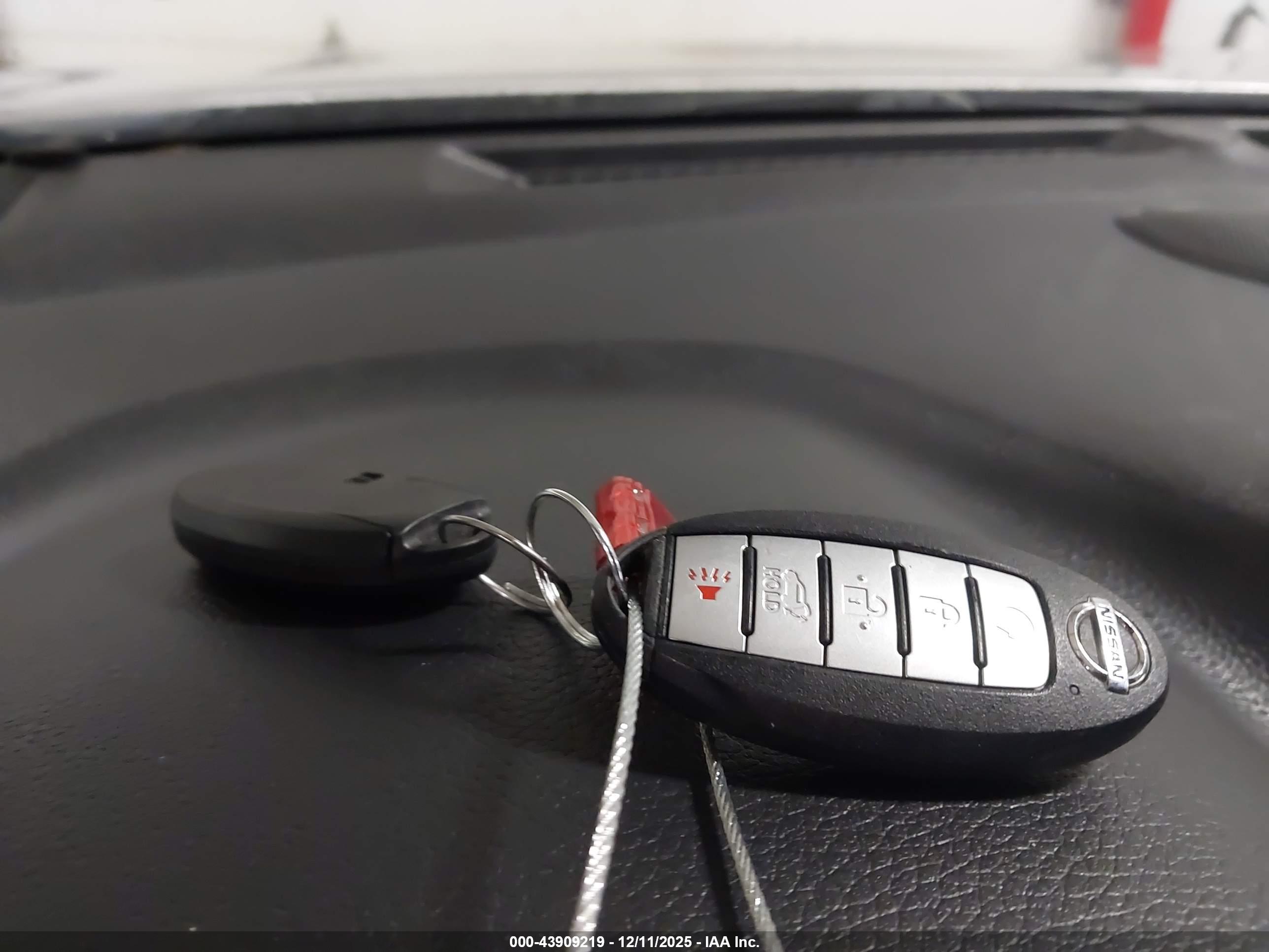 NISSAN ROGUE image 11