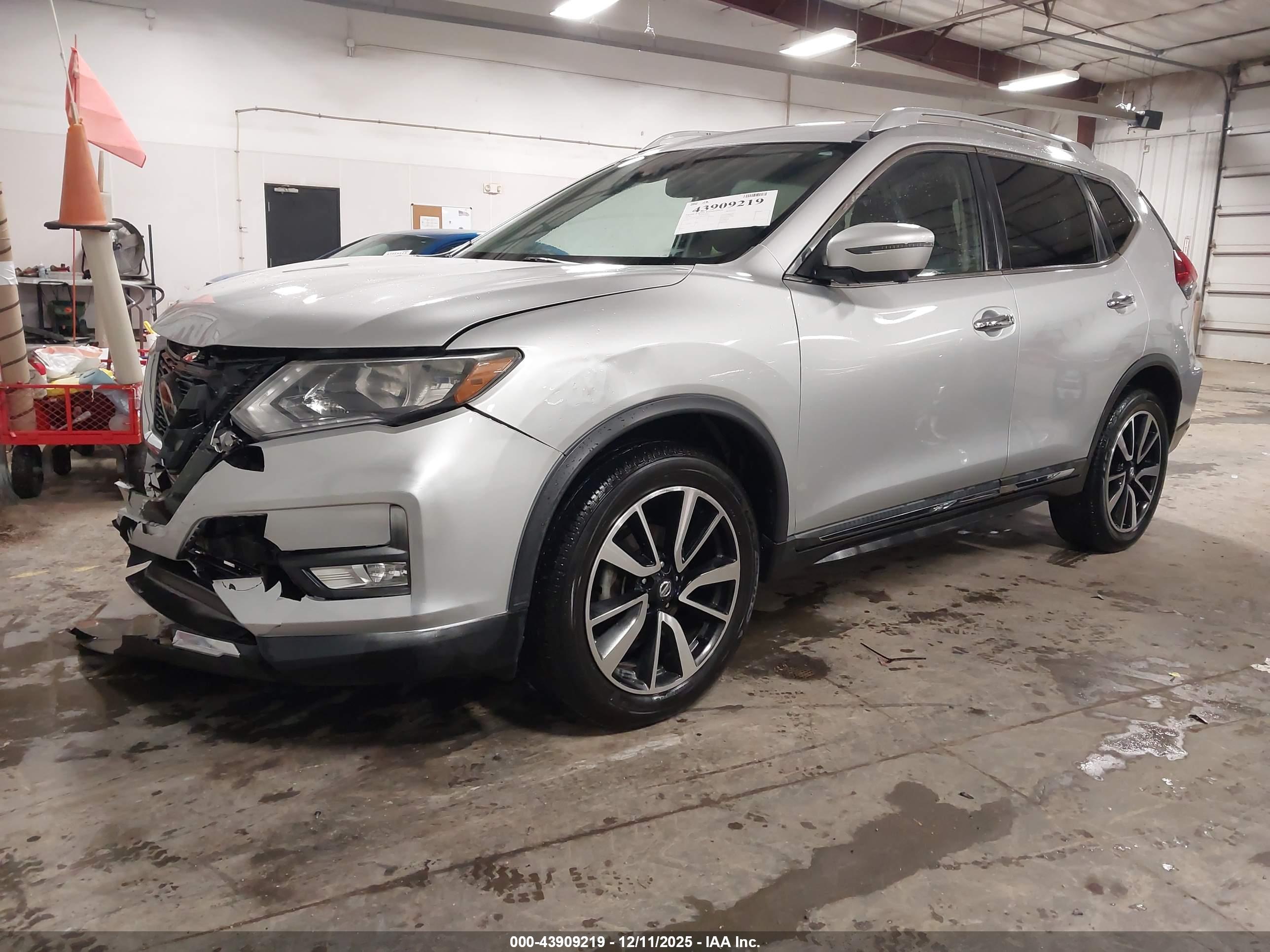 NISSAN ROGUE image 2