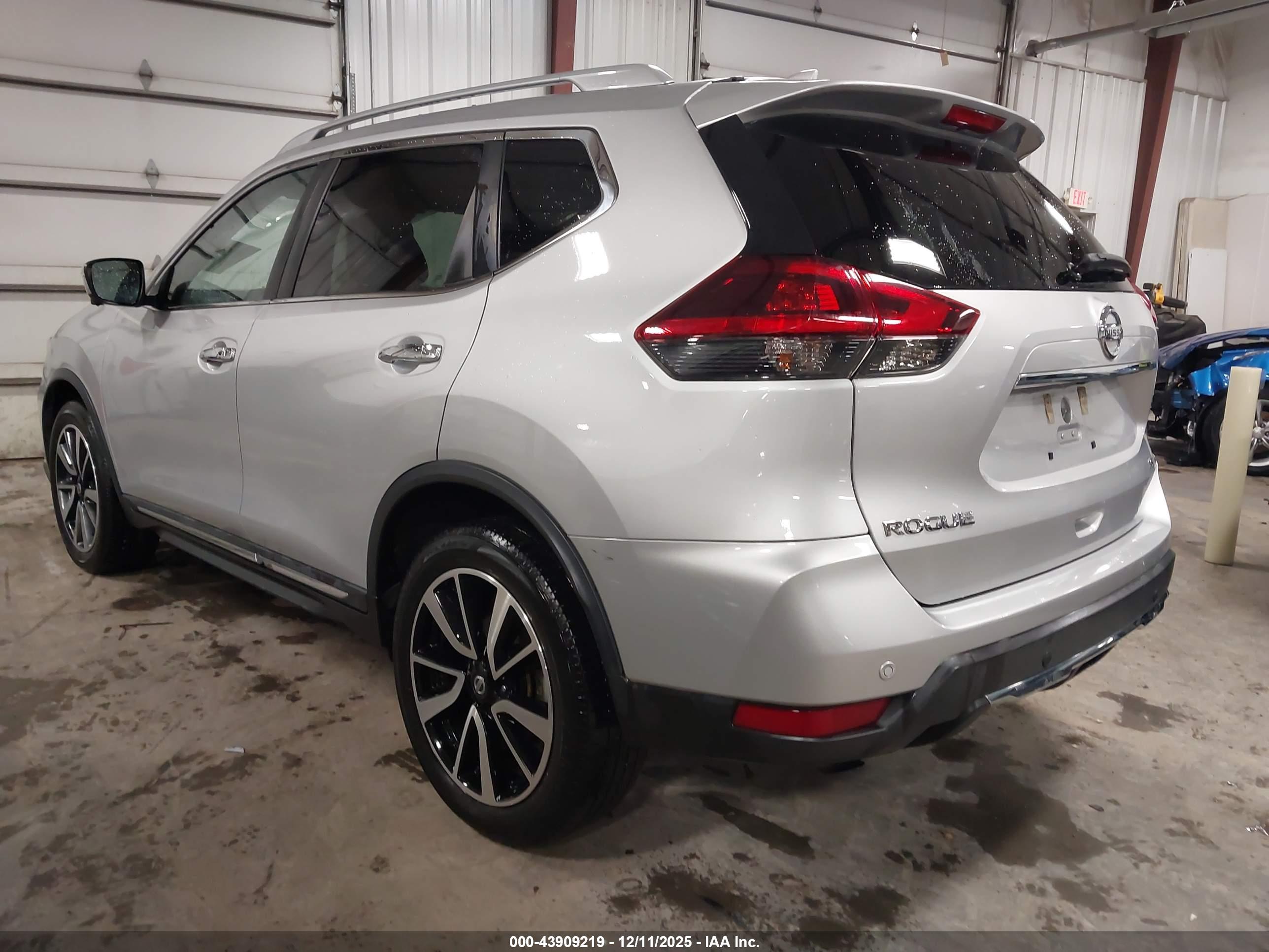 NISSAN ROGUE image 3