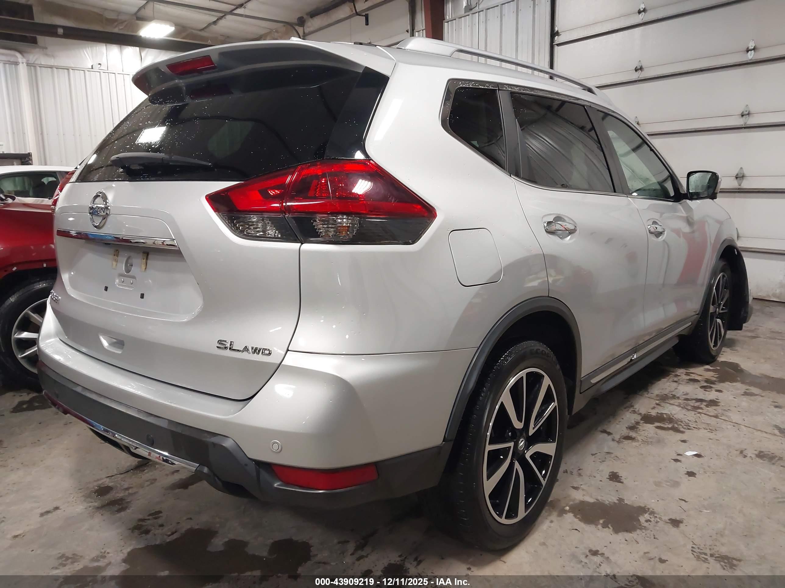 NISSAN ROGUE image 4