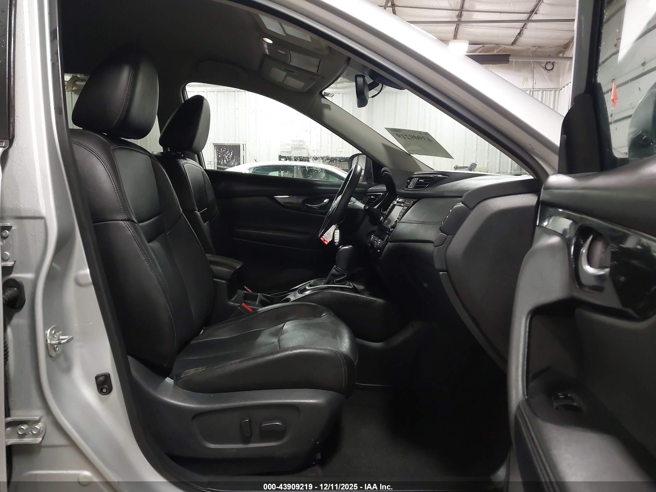 NISSAN ROGUE image 5