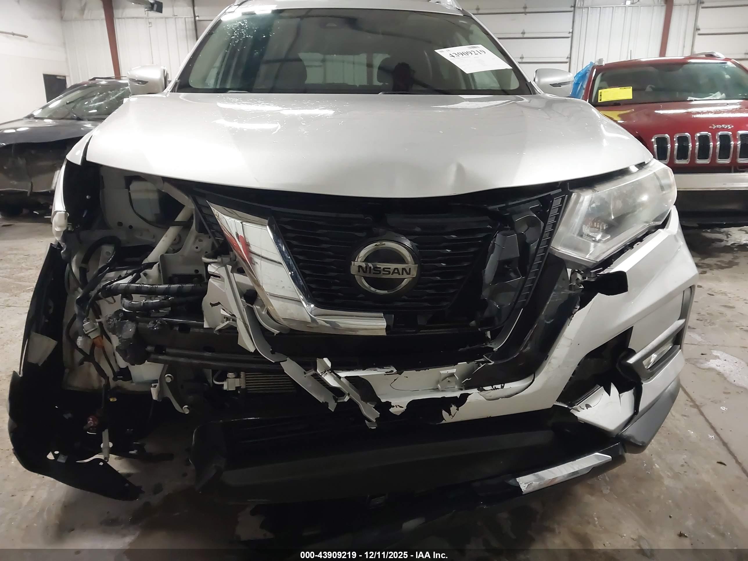 NISSAN ROGUE image 6
