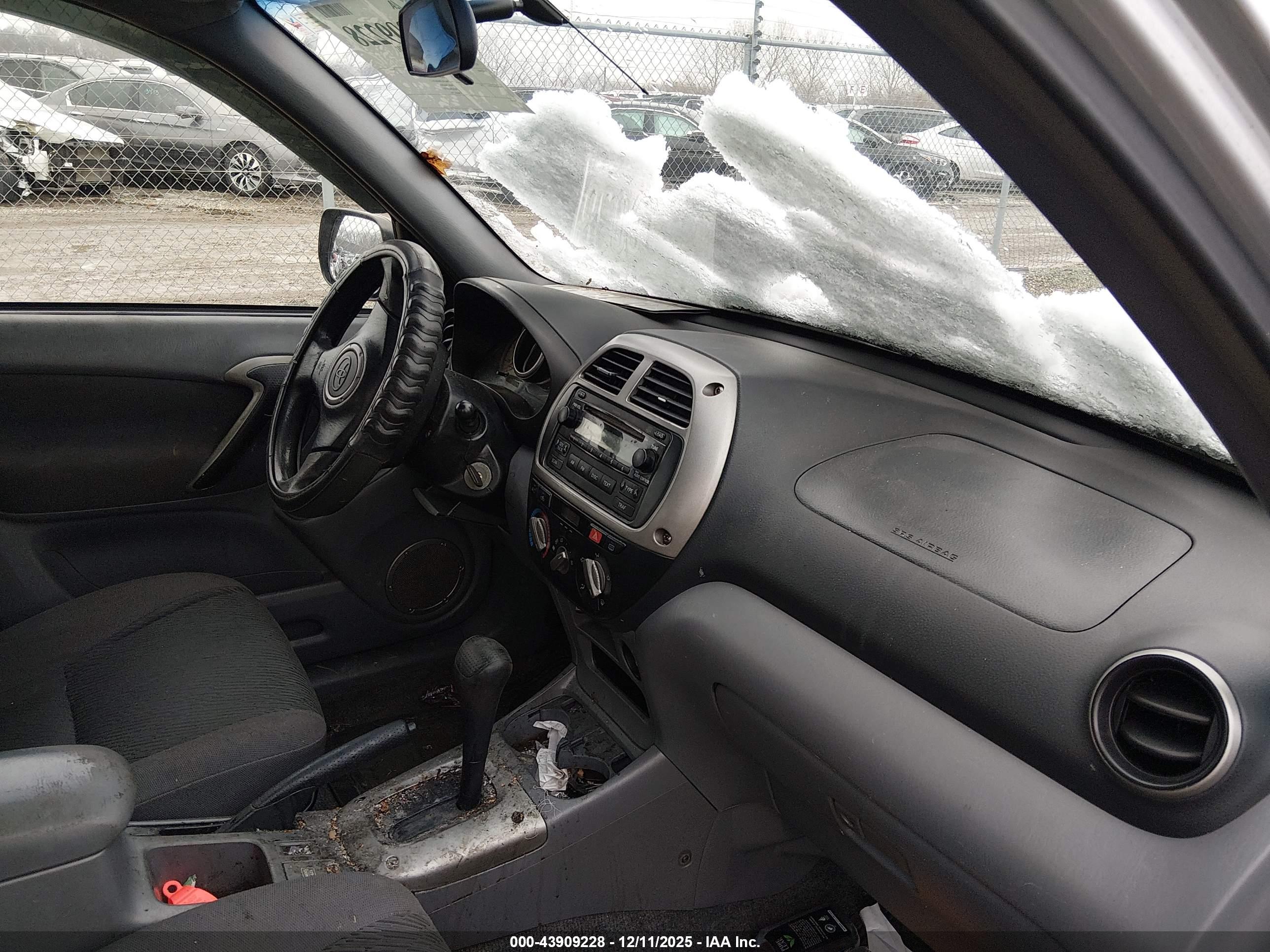 TOYOTA RAV4 image 5