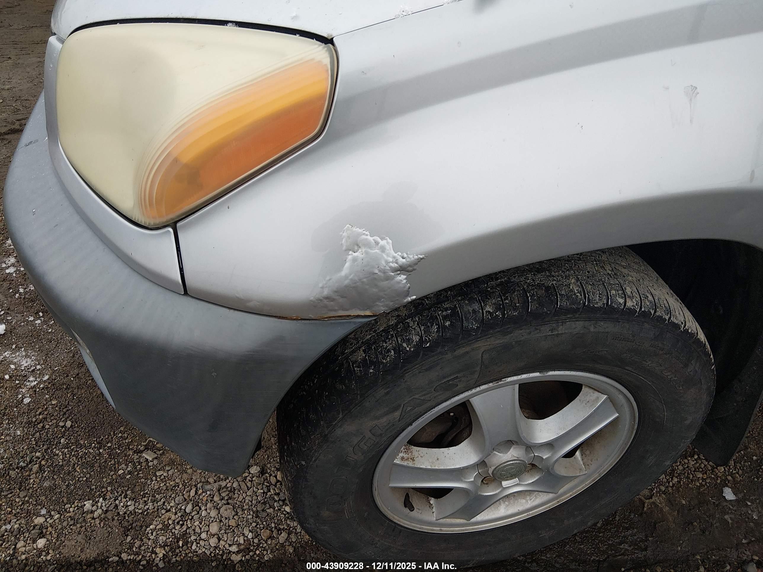 TOYOTA RAV4 image 6
