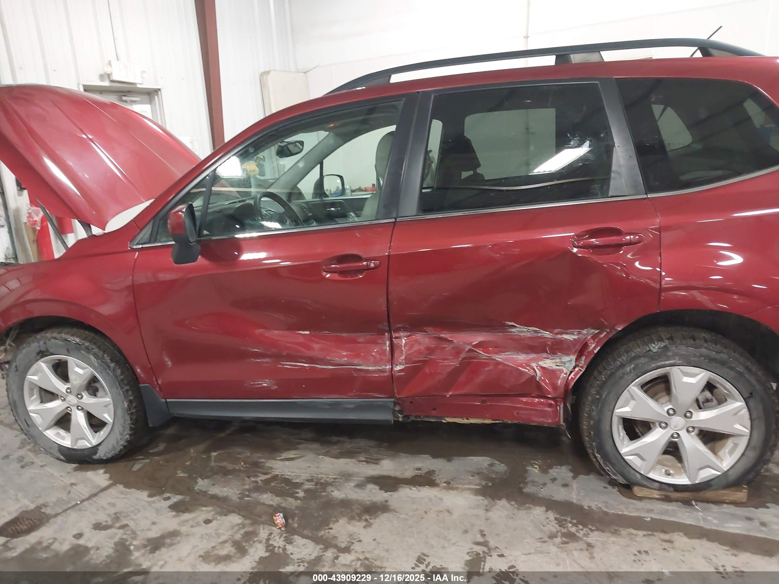 SUBARU FORESTER image 6