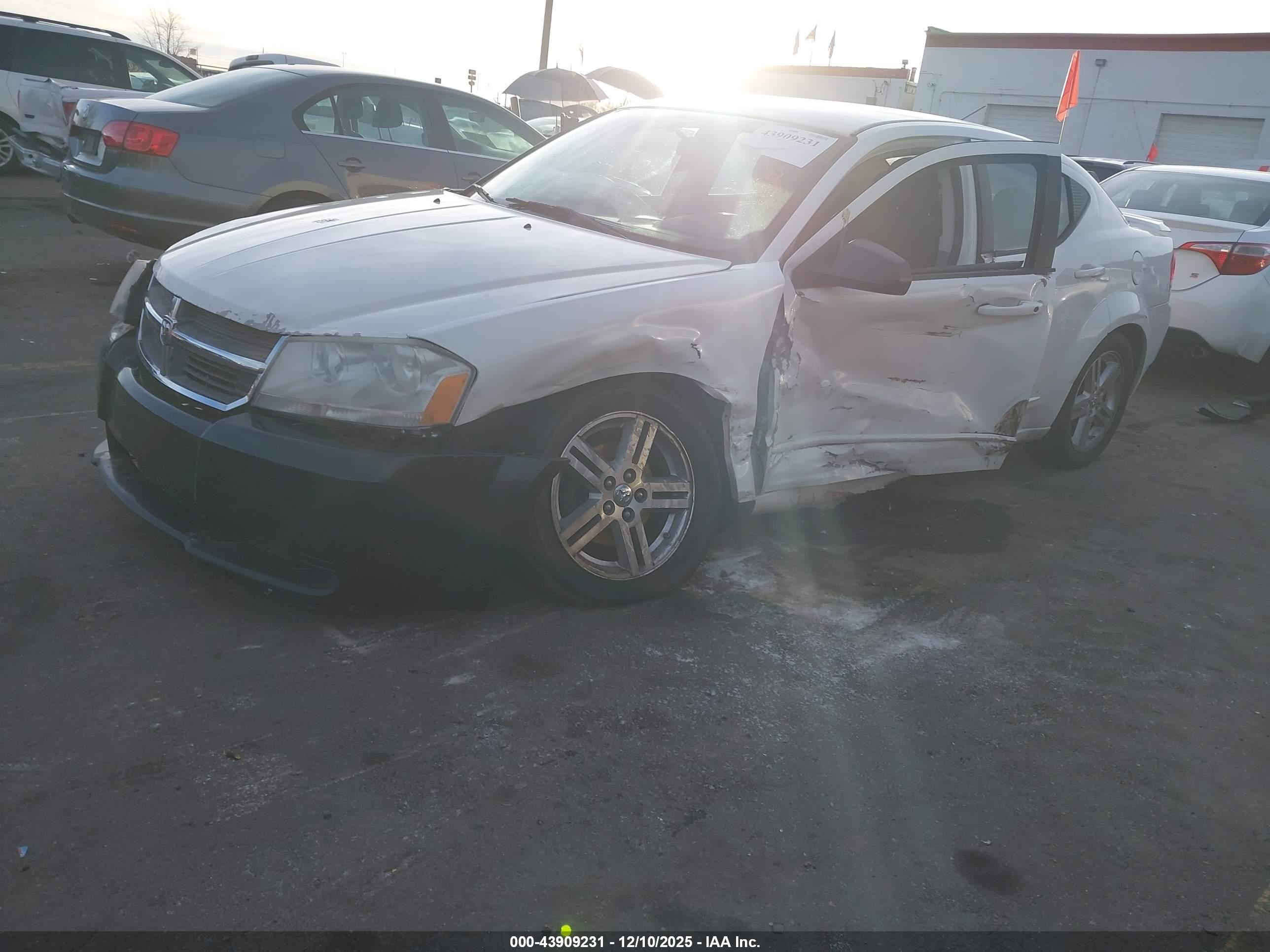 DODGE AVENGER image 2