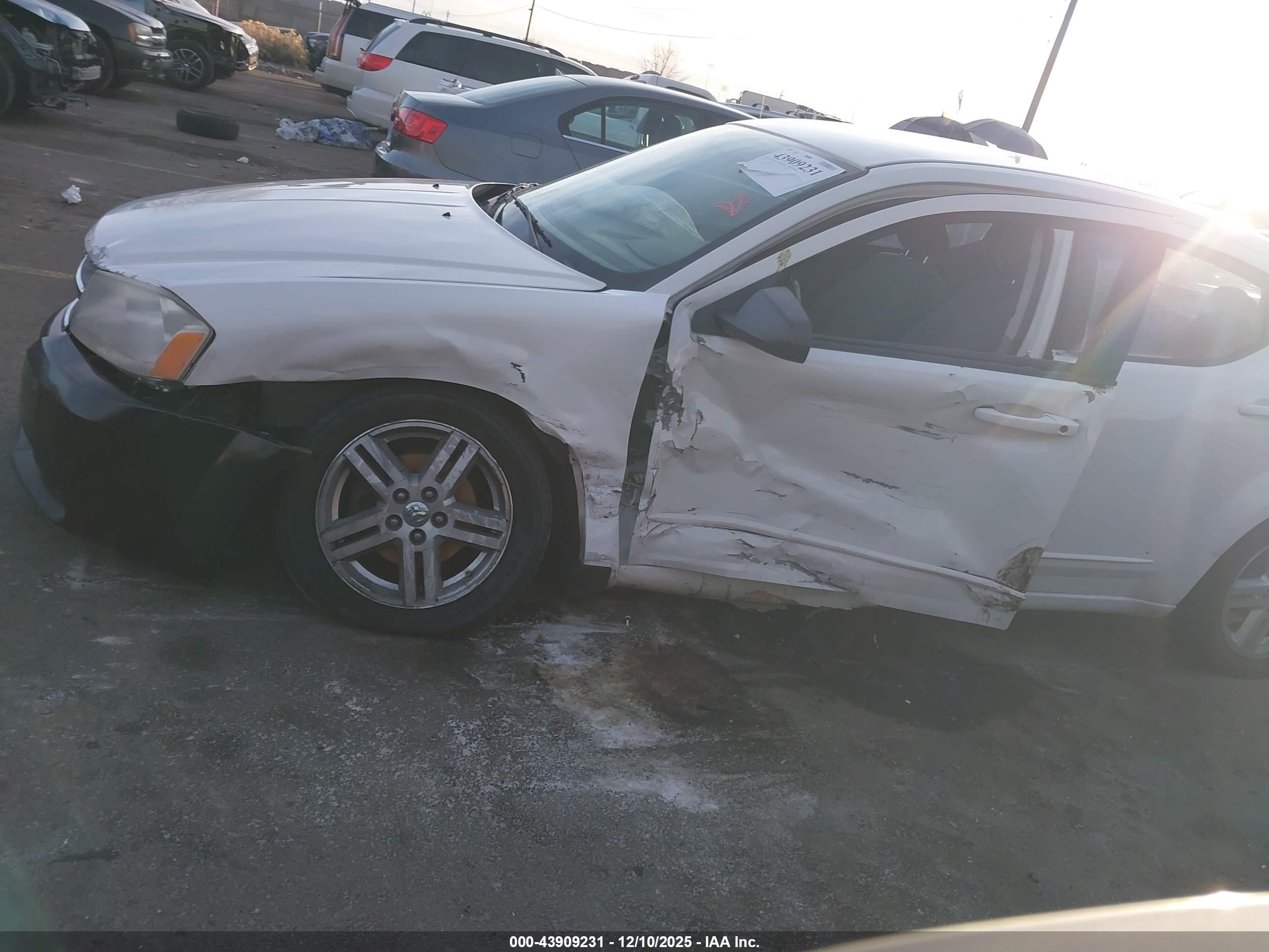 DODGE AVENGER image 6