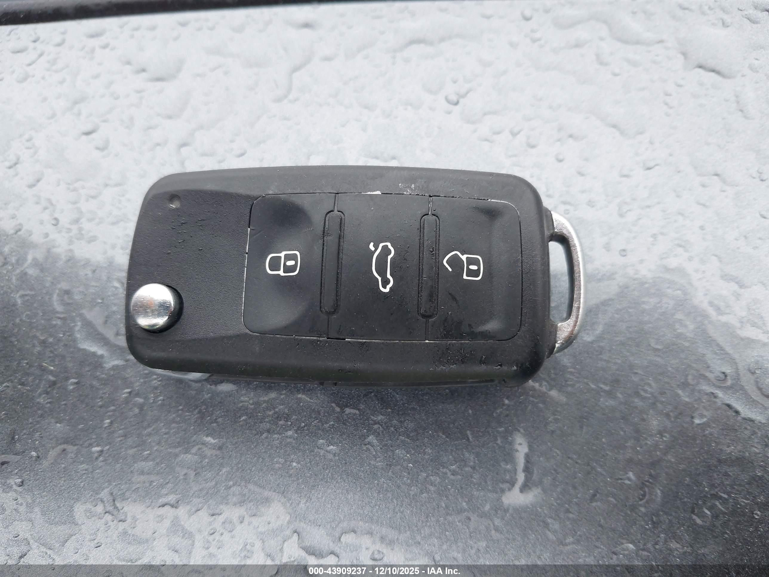 VOLKSWAGEN JETTA image 11