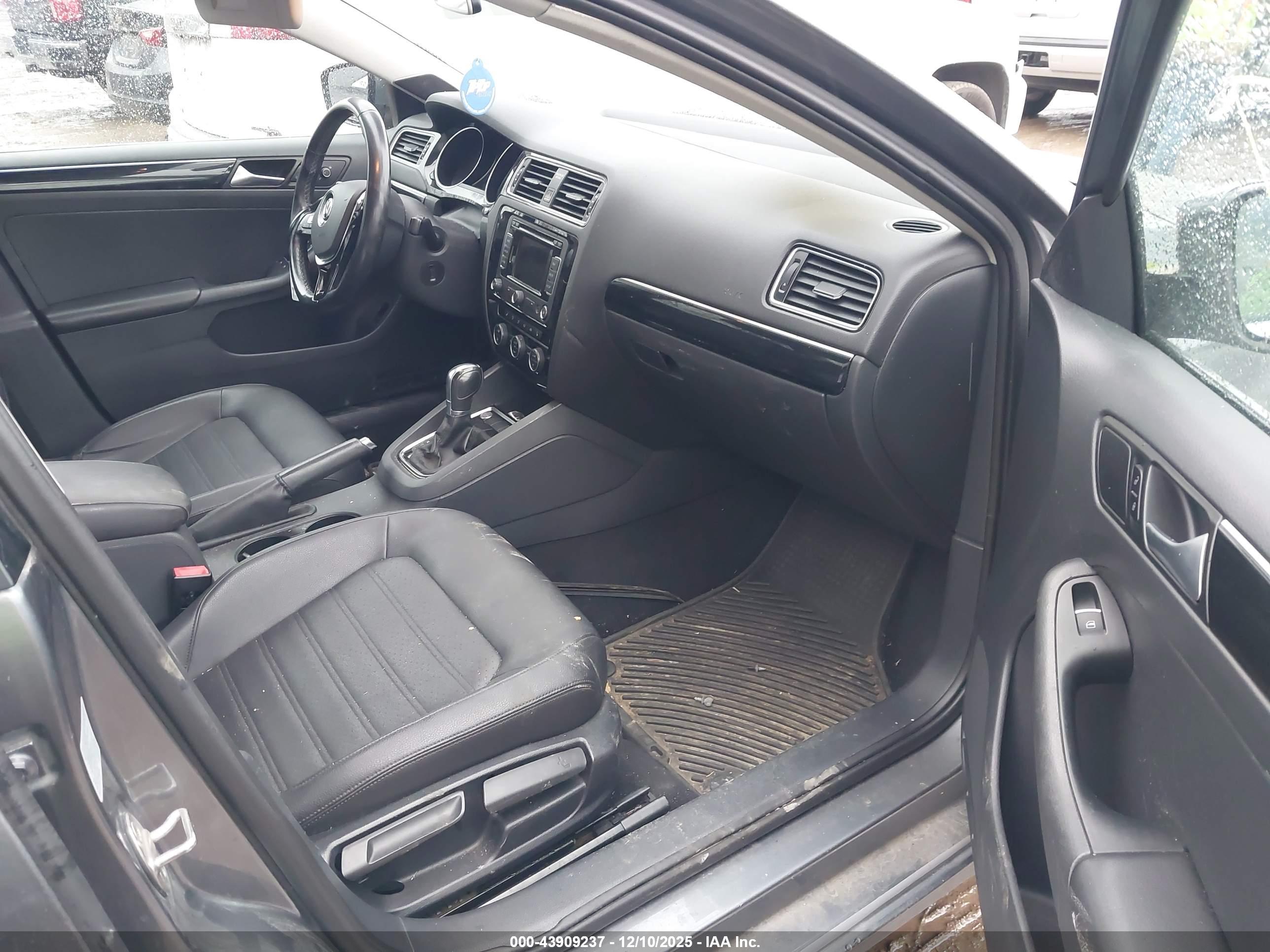 VOLKSWAGEN JETTA image 5