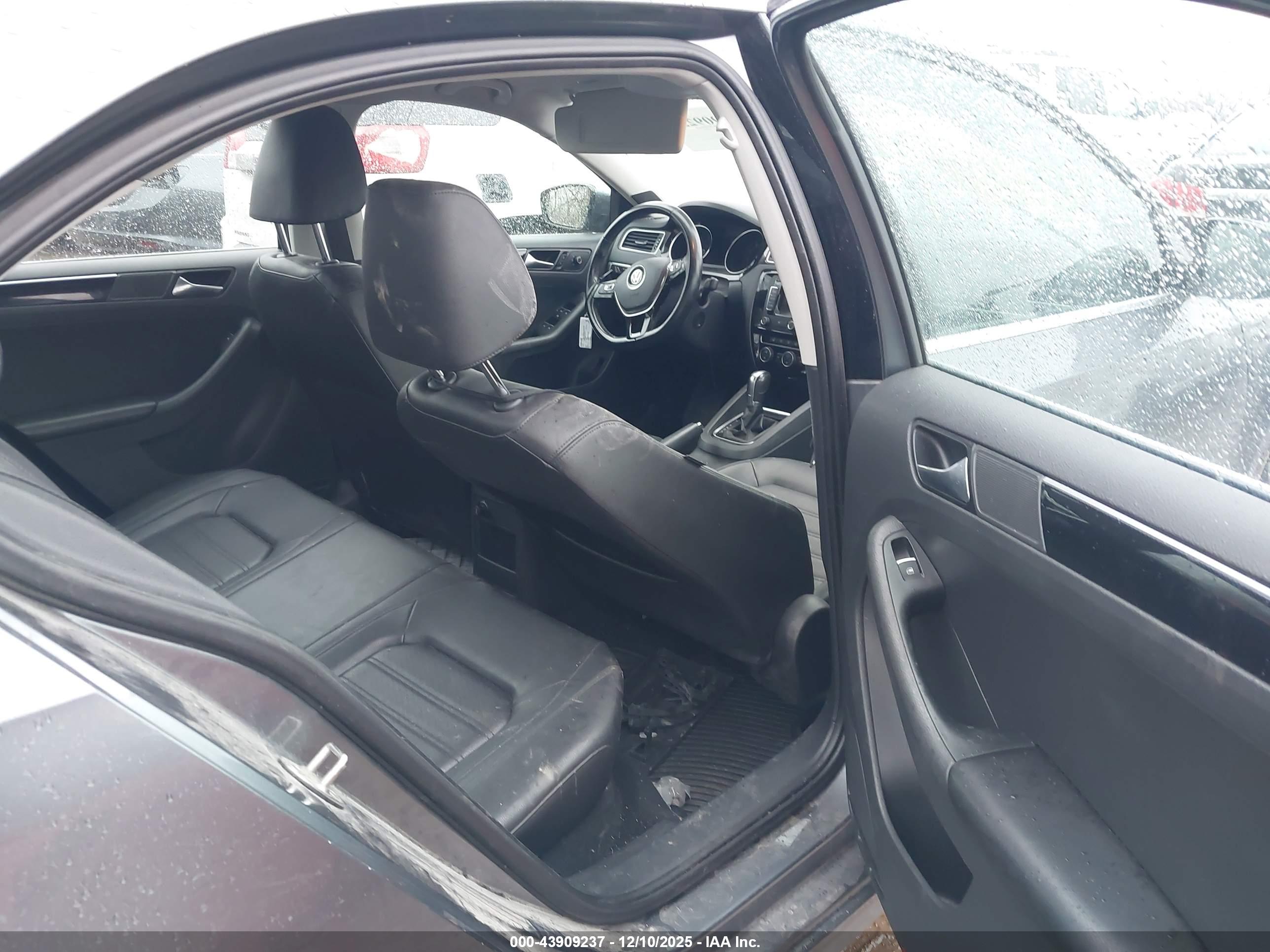 VOLKSWAGEN JETTA image 8