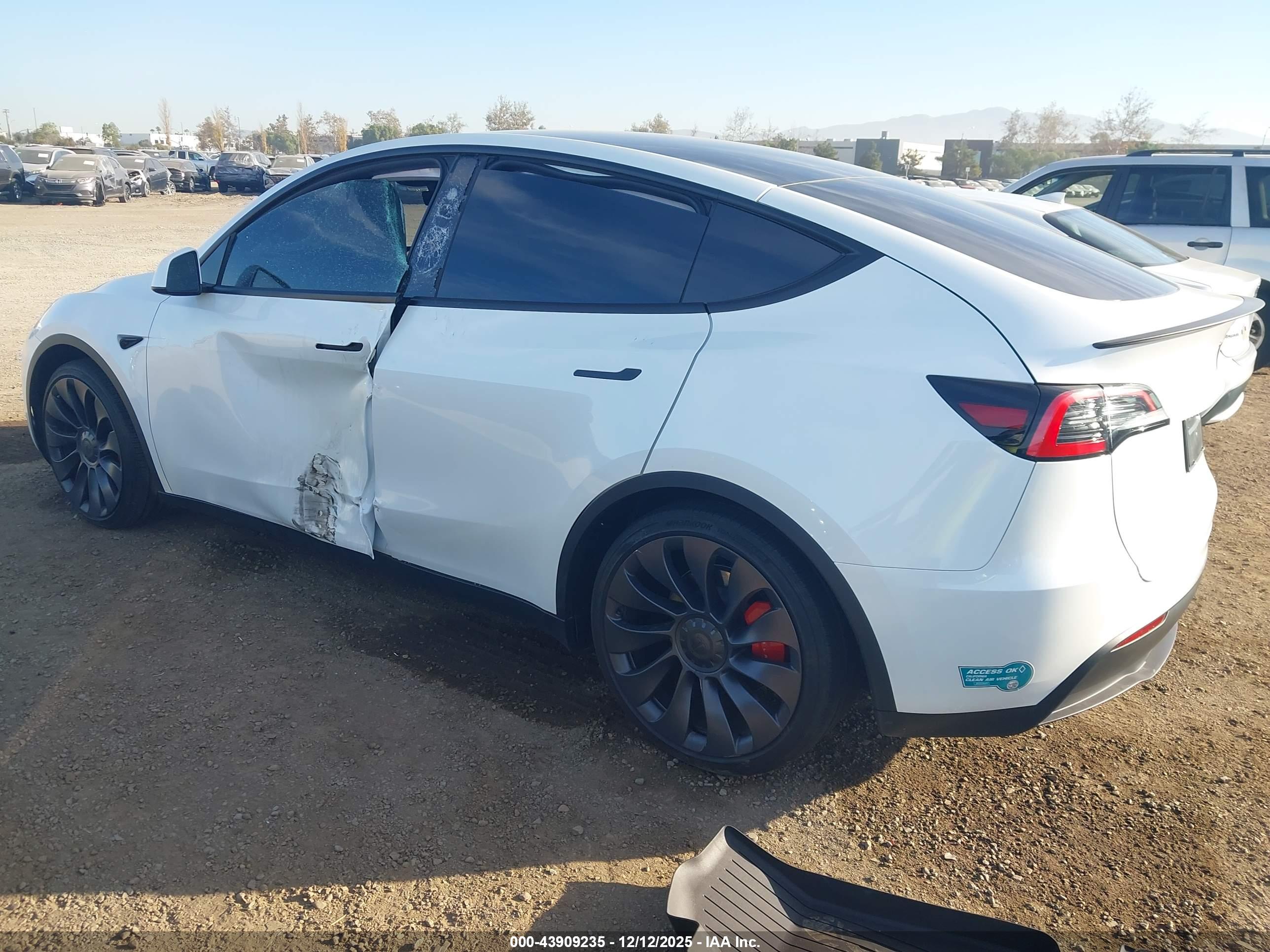 TESLA MODEL image 3